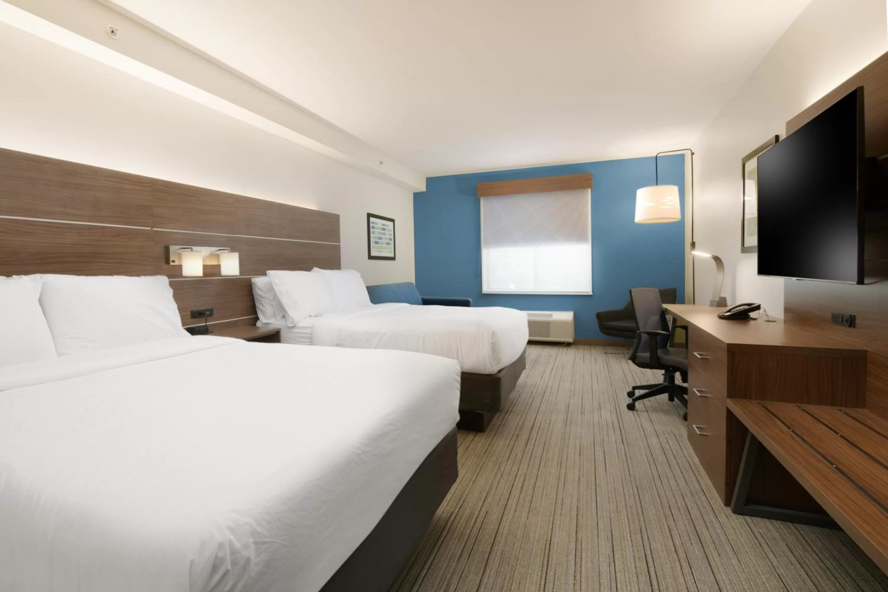 Bed in Holiday Inn Express & Suites - Williamstown - Glassboro by IHG