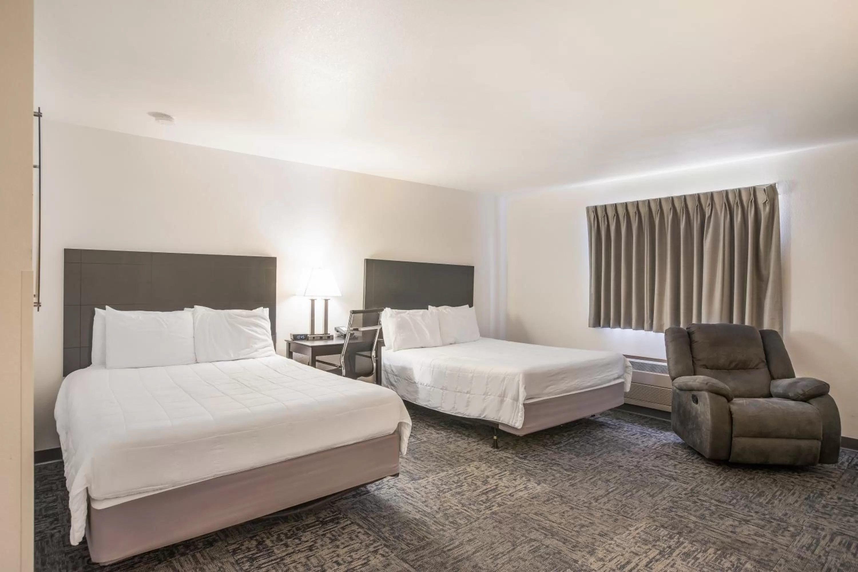 Bed in Americas Best Value Inn & Suites-Birch Run