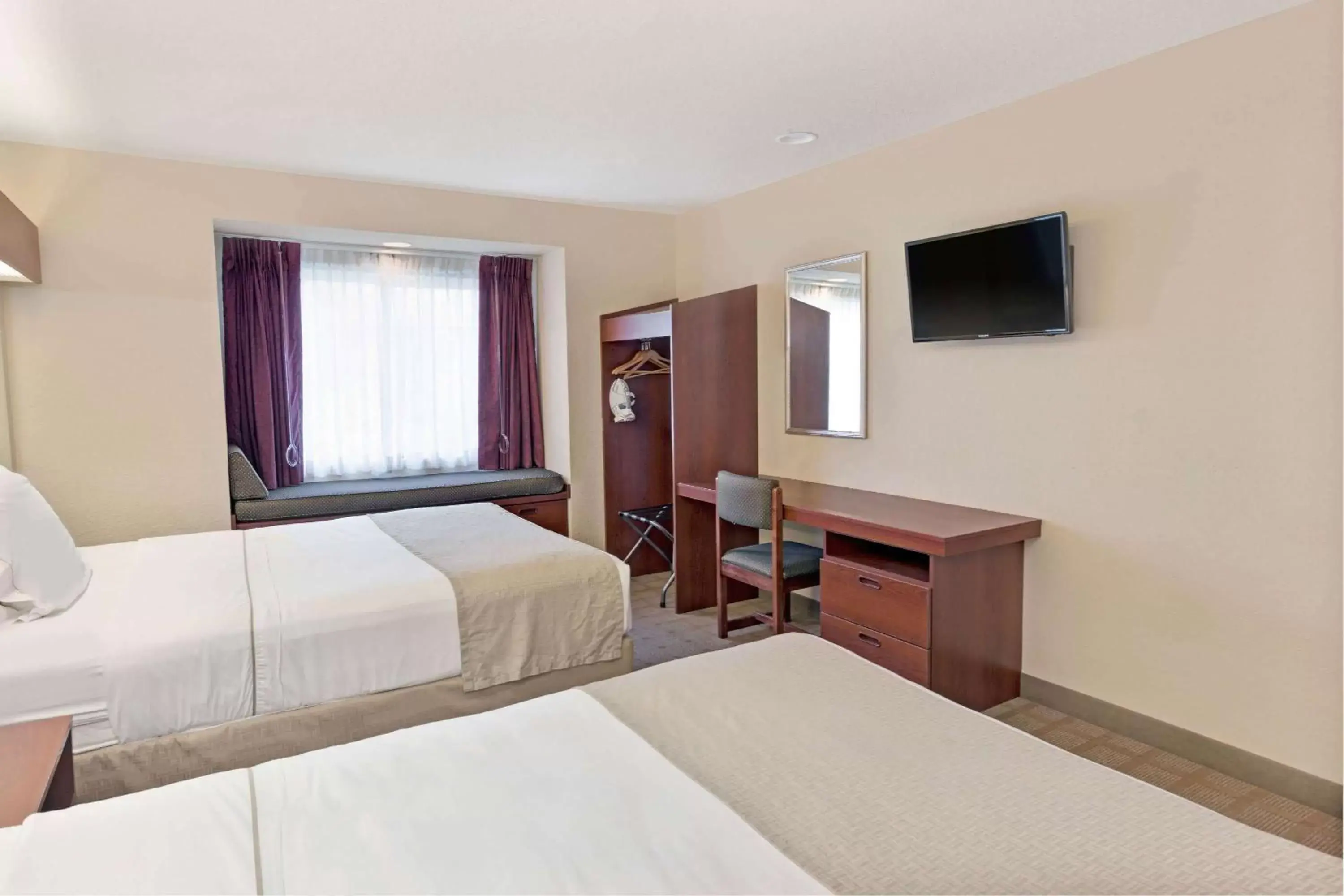 Photo of the whole room, Bed in Microtel Inn & Suites by Wyndham Jasper