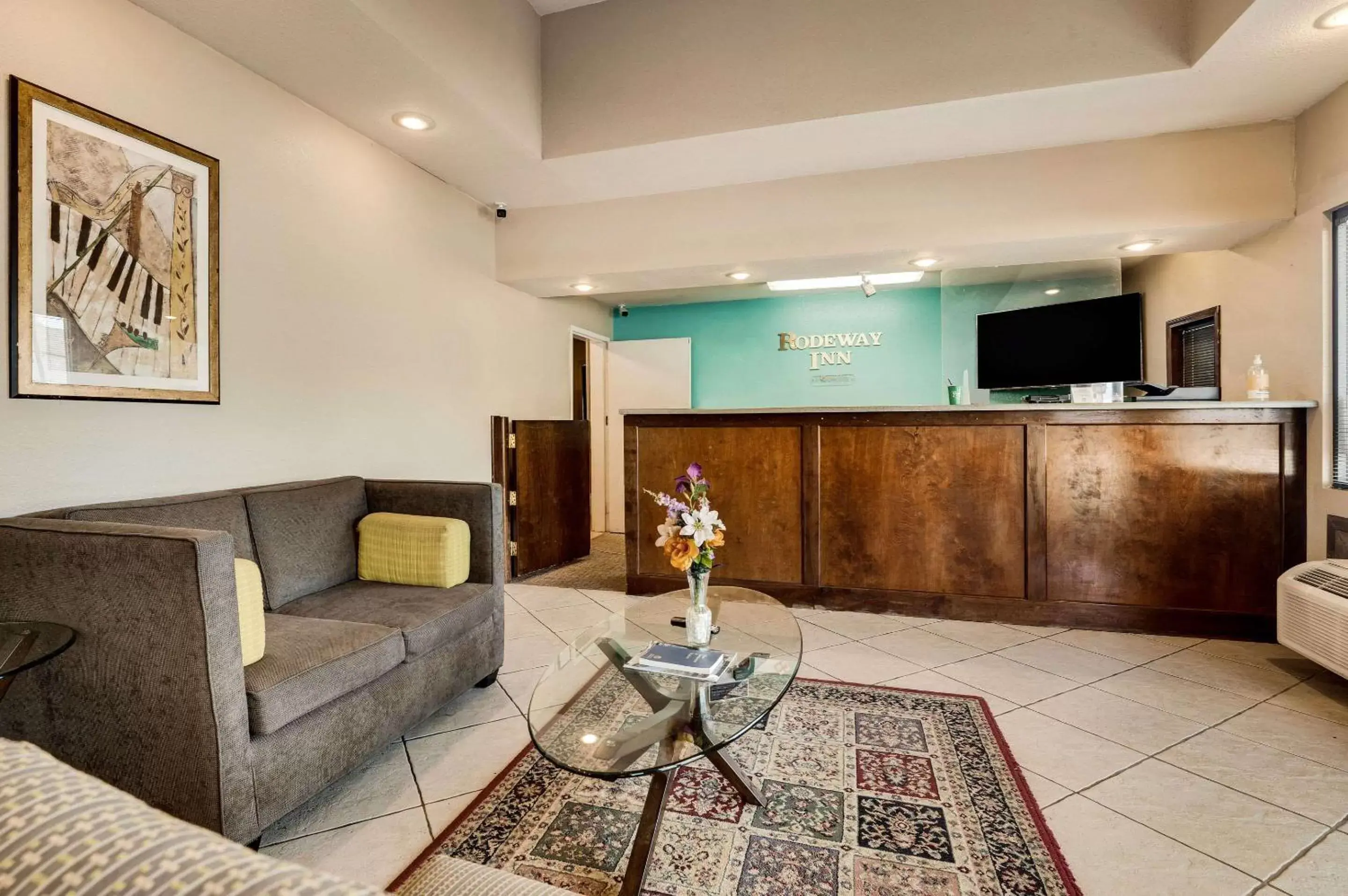 Lobby or reception, Seating Area in Rodeway Inn