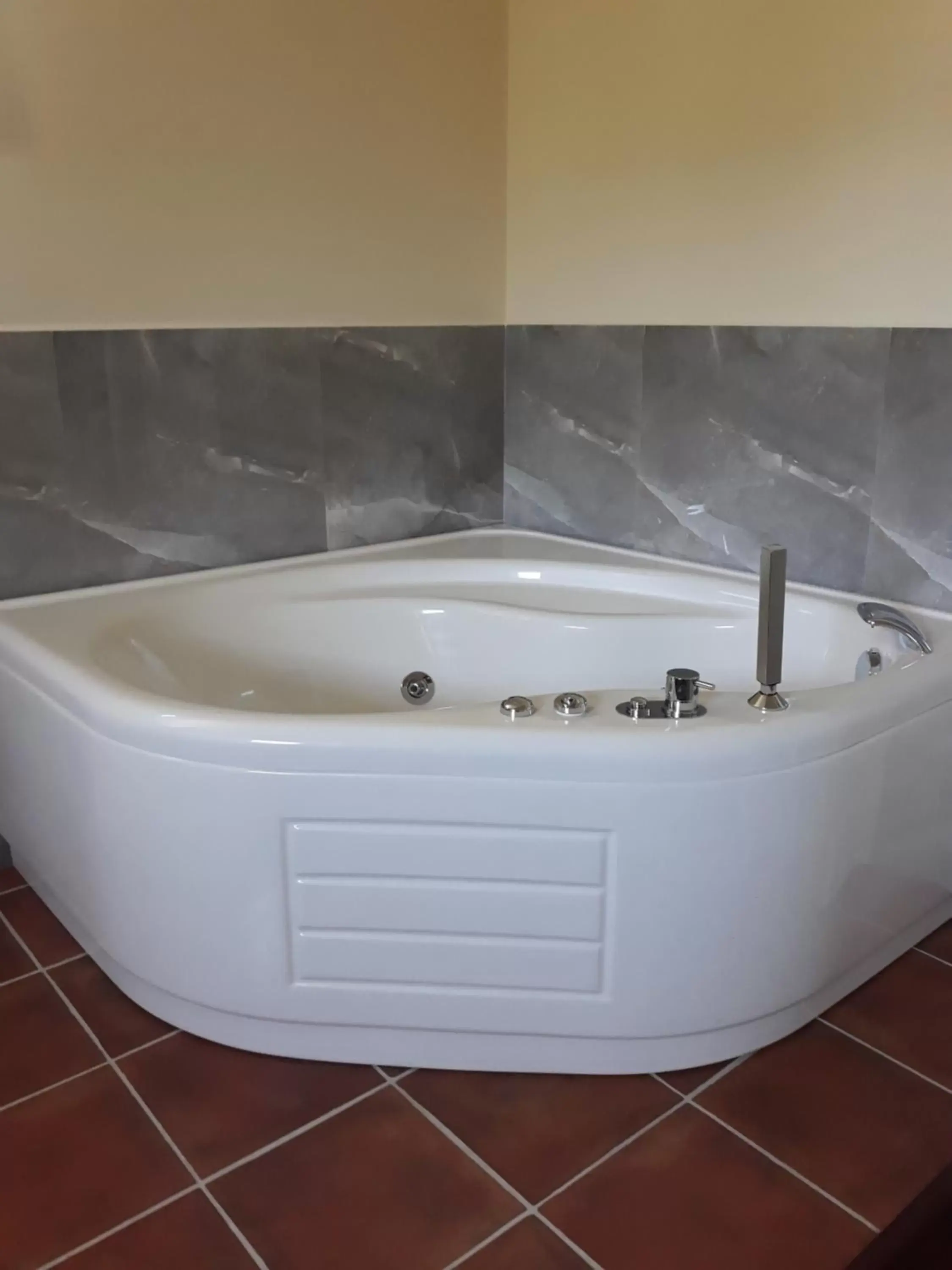 Hot Tub, Bathroom in L'Orto sul Poggio