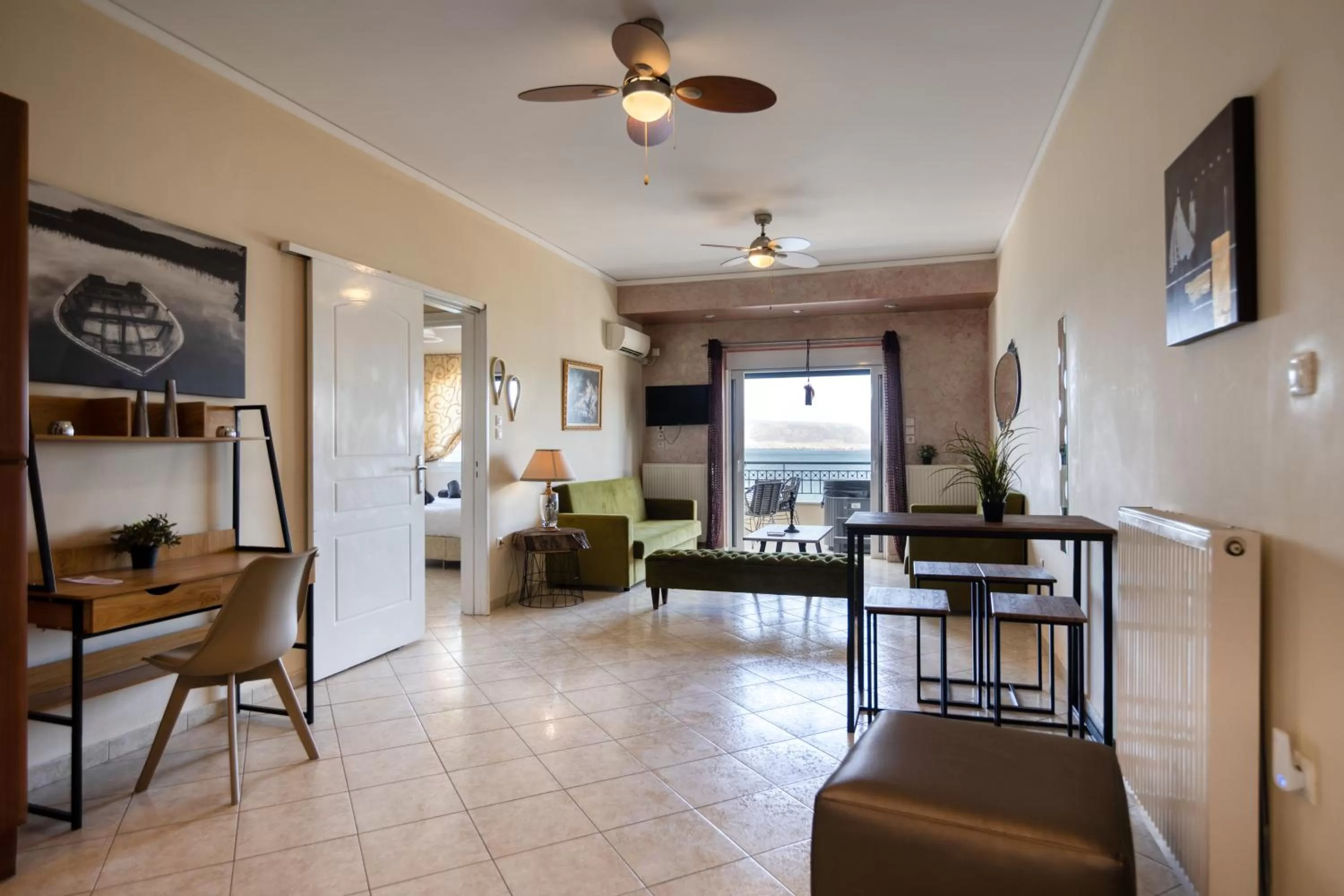 TV and multimedia in Votsalakia Hotel & Luxury Apartments