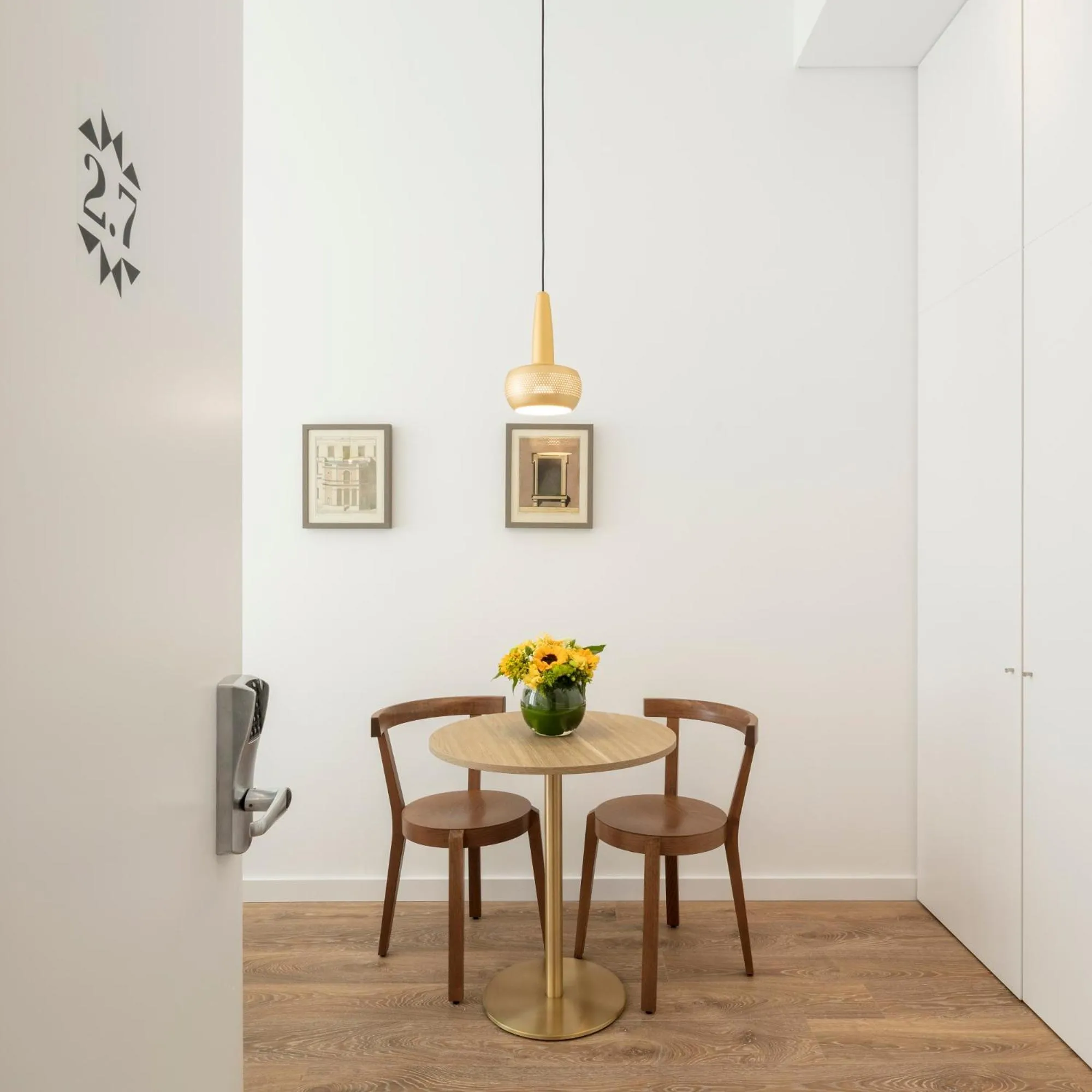 Dining area in Lisbon Serviced Apartments - Chiado Emenda