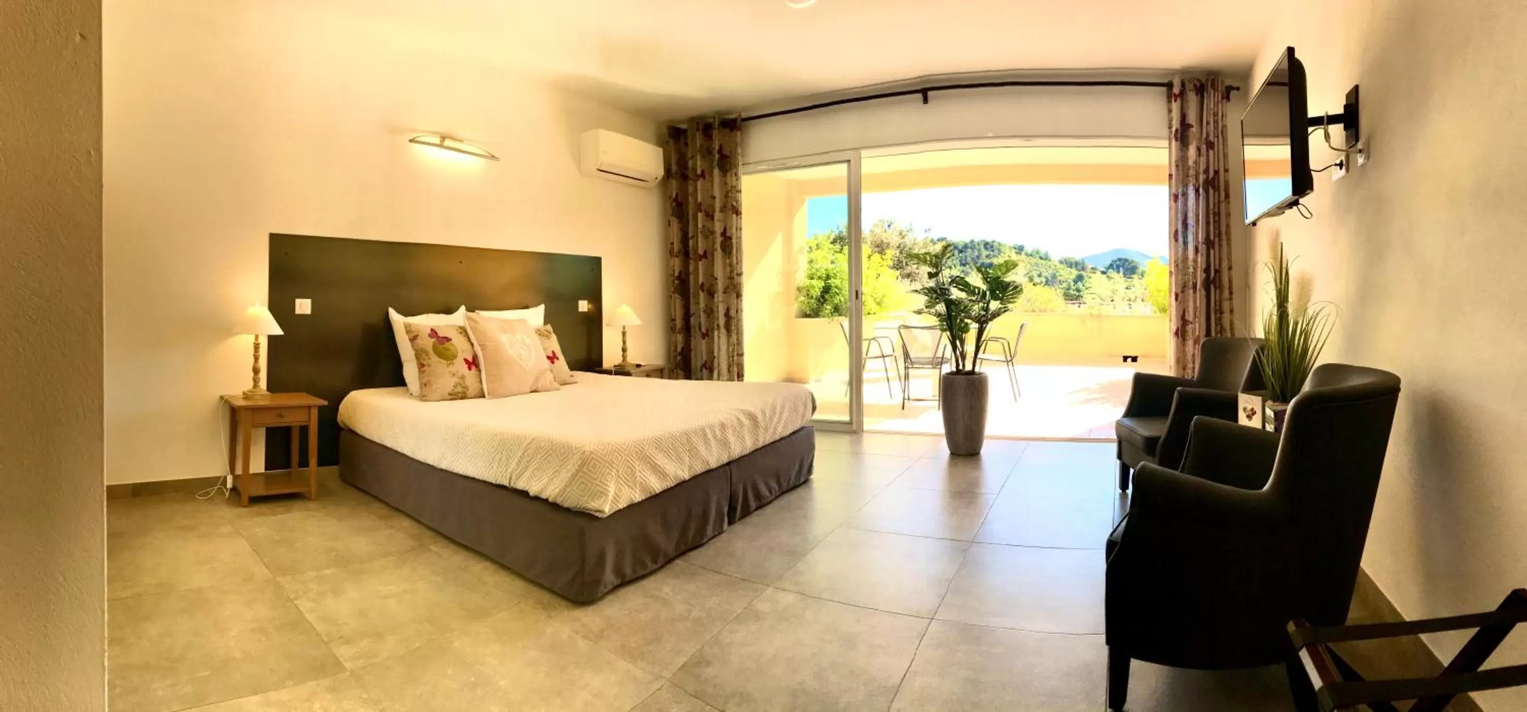 Photo of the whole room, Bed in Clos Saint-Michel Resort & Spa