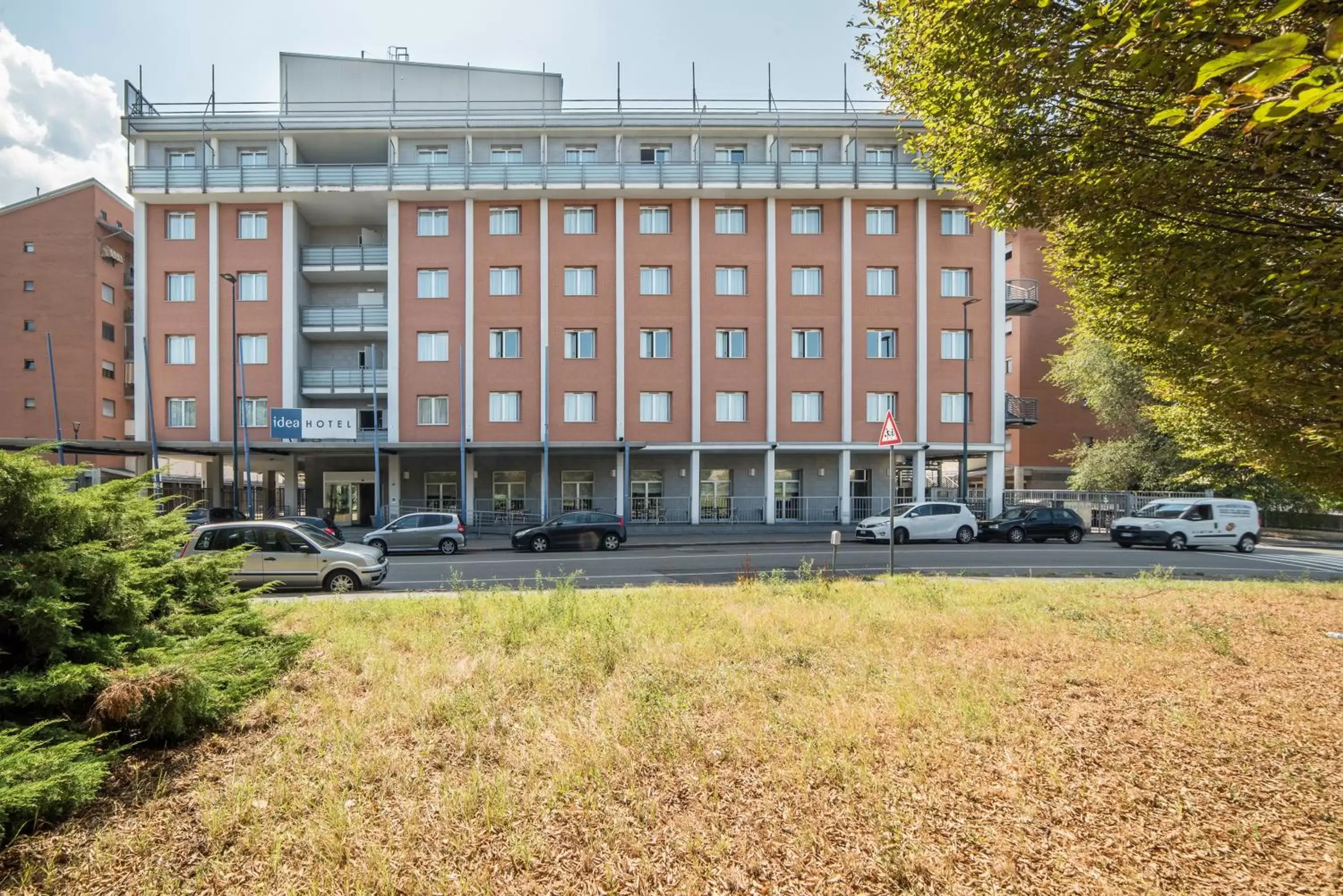 Facade/entrance, Garden in Idea Hotel Torino Mirafiori