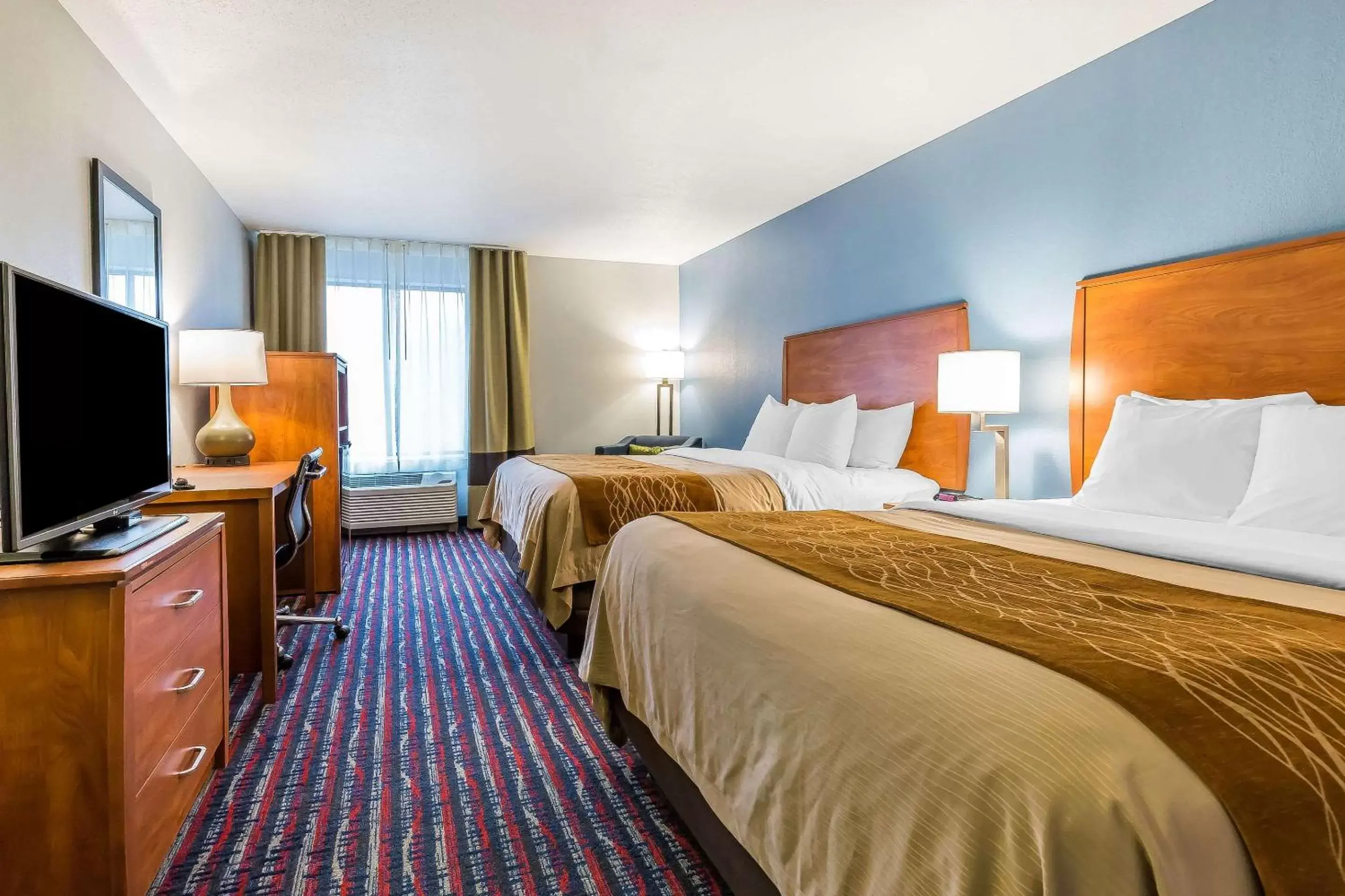 Photo of the whole room, Bed in Comfort Inn Alton near I-255