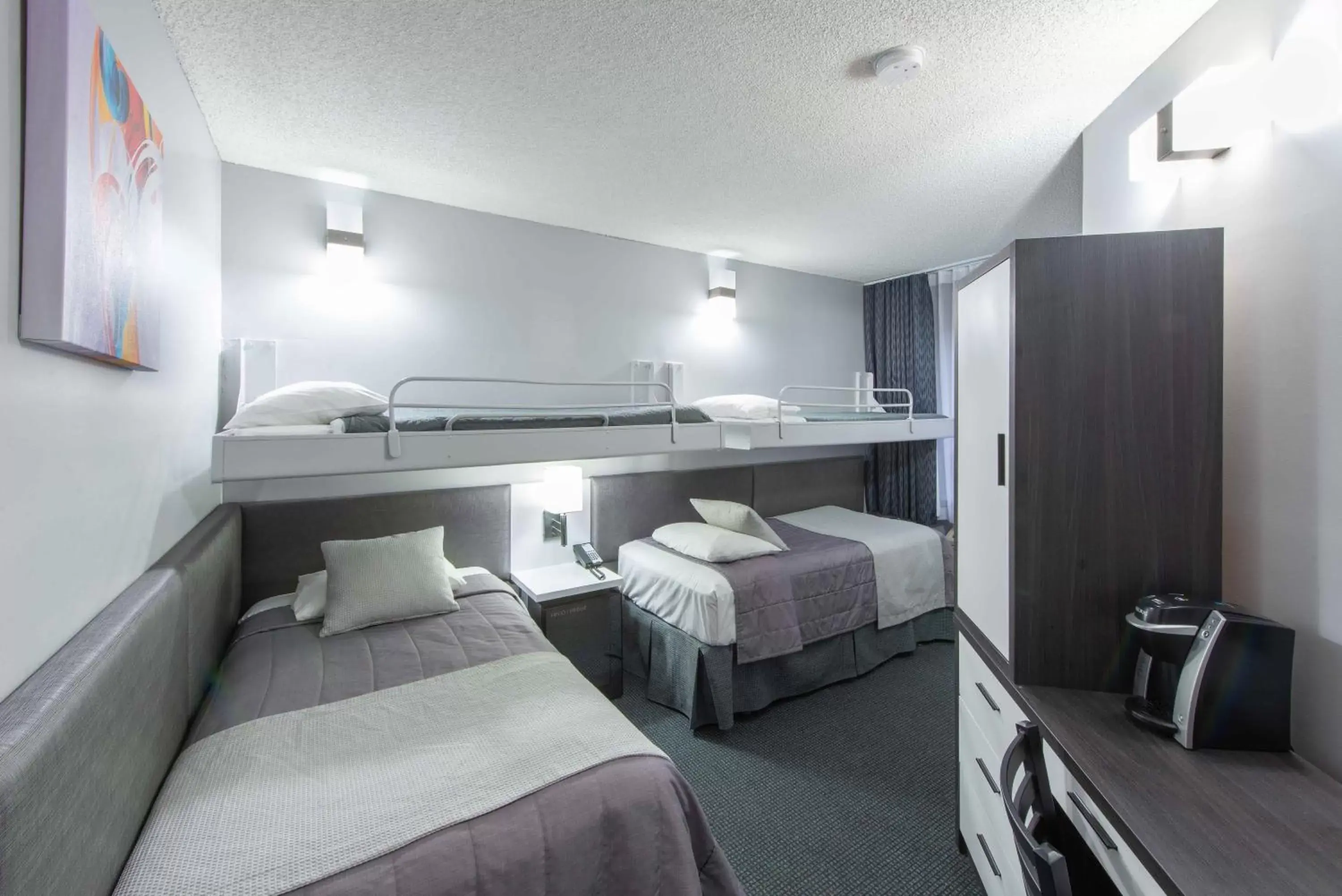 Photo of the whole room in Travelodge by Wyndham Montreal Centre