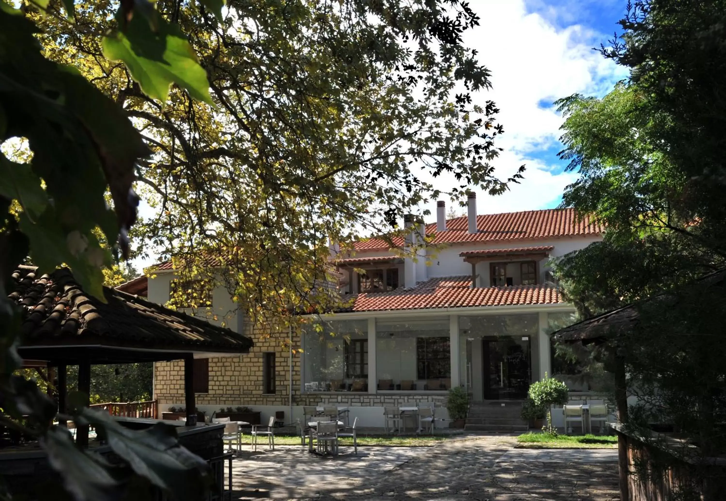 Property Building in Κonitsa Gefyri Βoutique