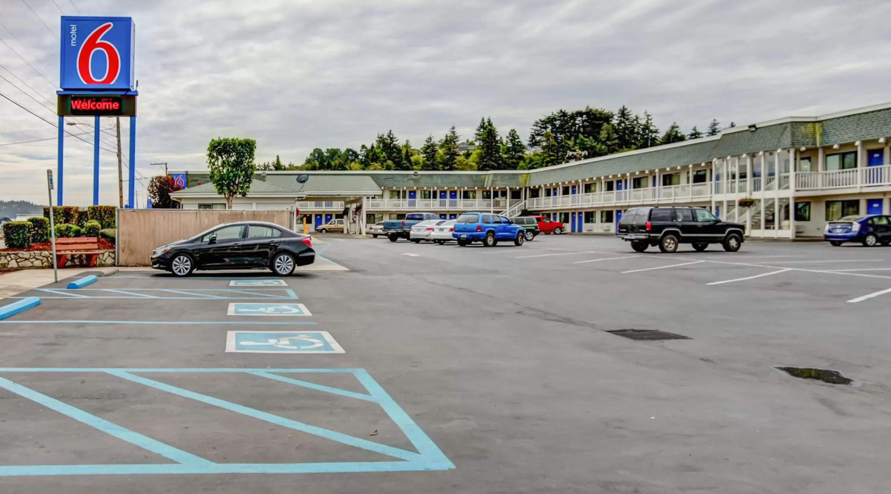 Facade/entrance in Motel 6-Coos Bay, OR Facade/entrance in Motel 6-Coos Bay, OR
