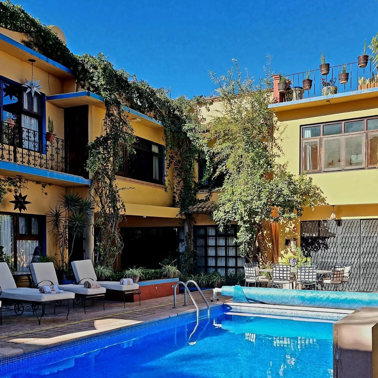 Property building in Hacienda de las Flores