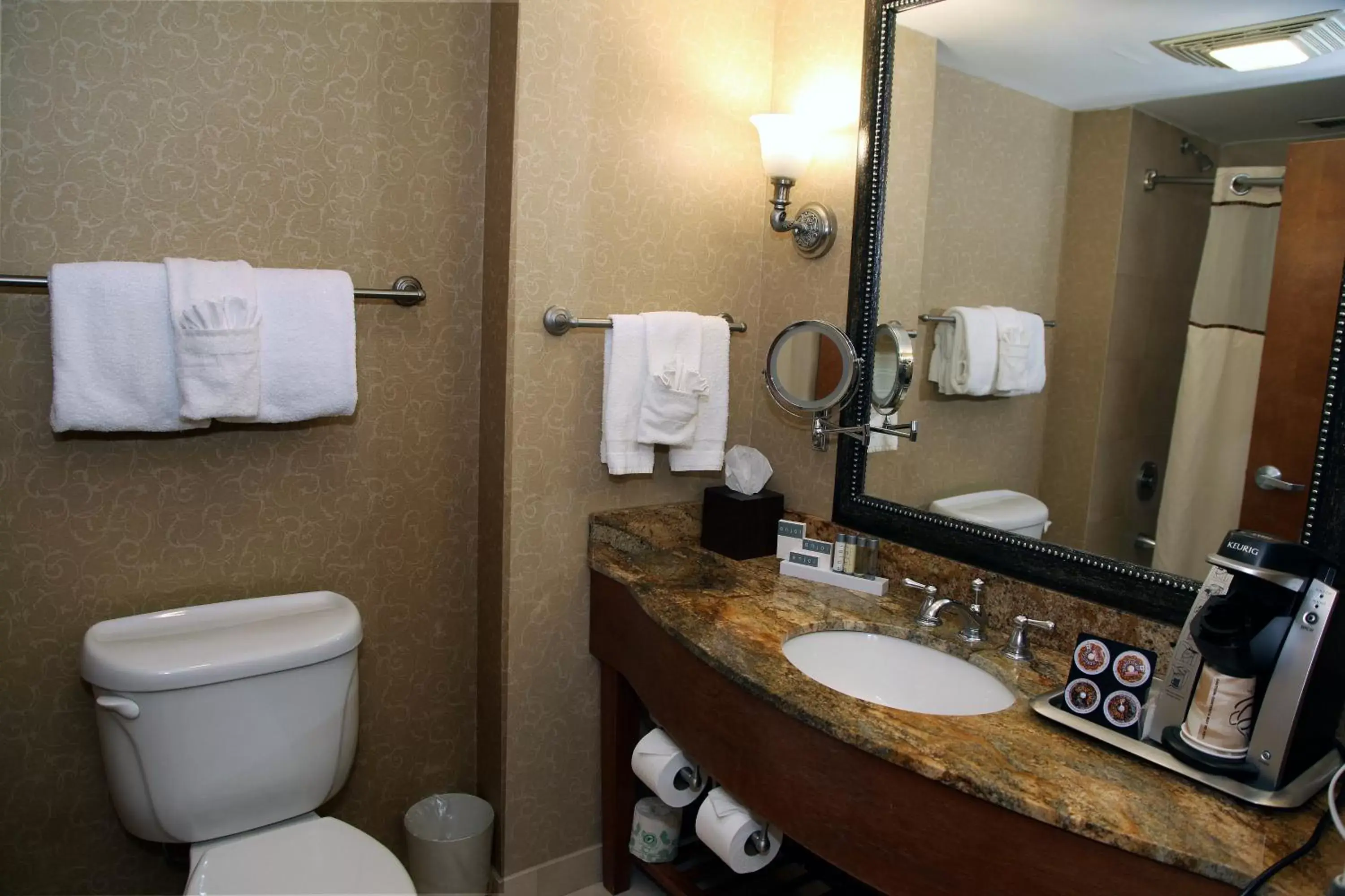 Bathroom in Hotel Executive Suites