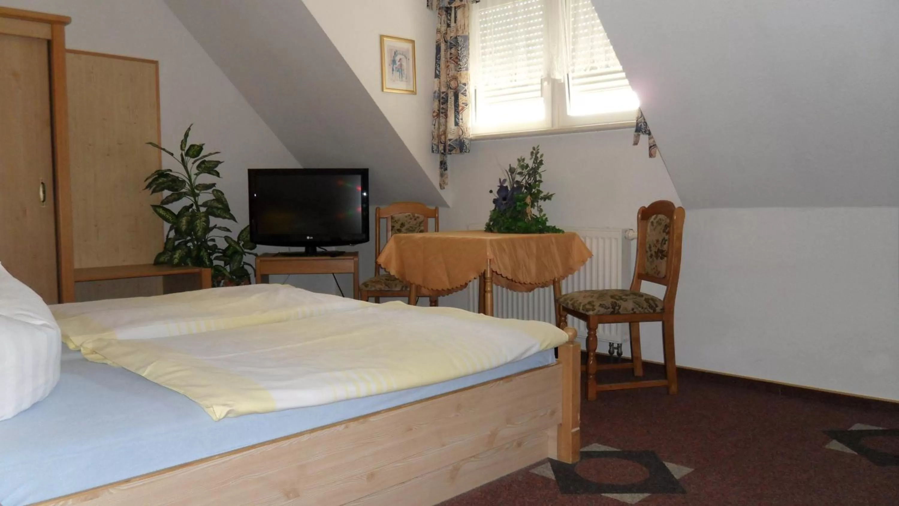 Photo of the whole room, Bed in Hotel Garden