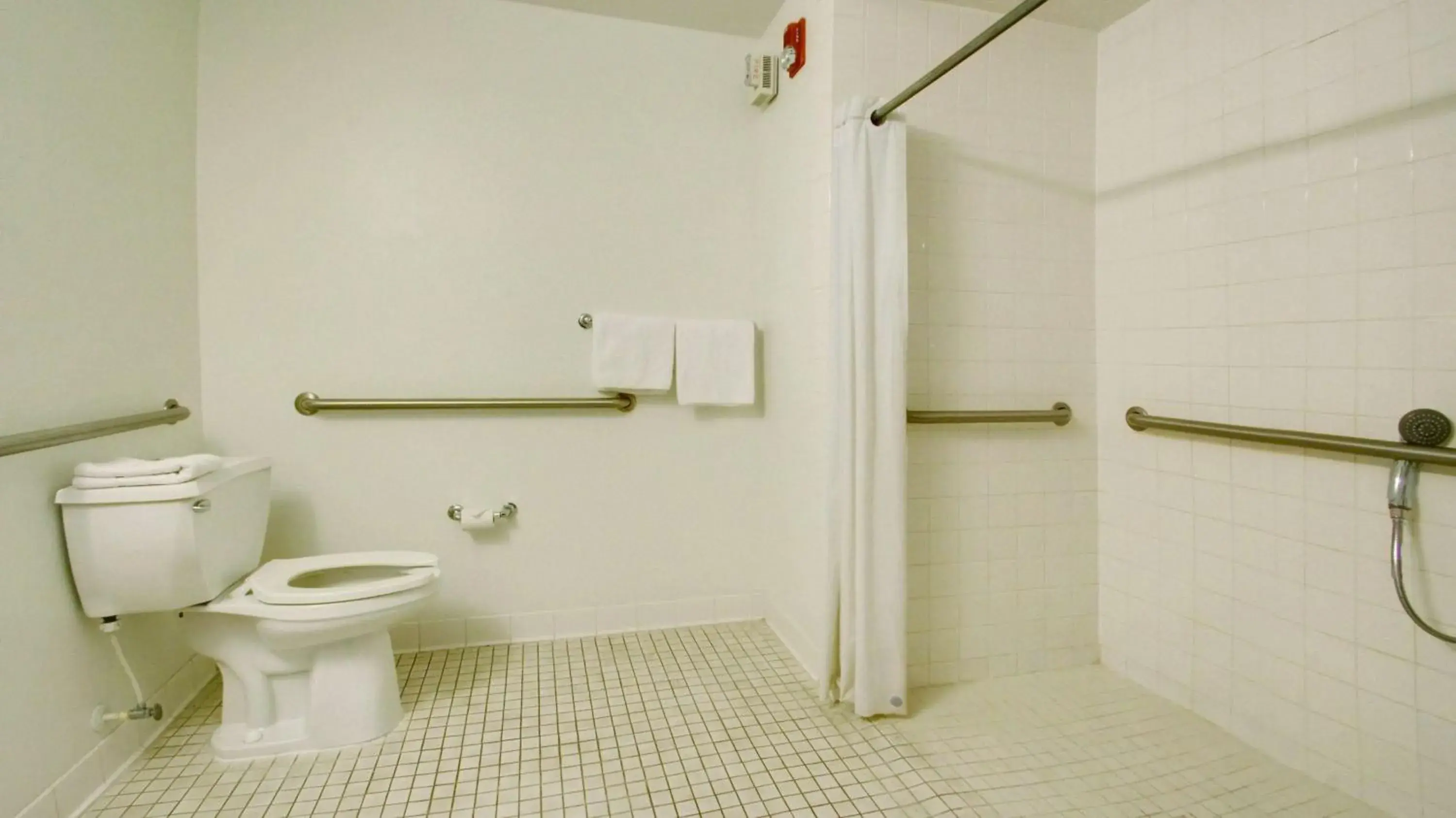 Bedroom, Bathroom in Motel 6 Lehi, UT - Thanksgiving Point