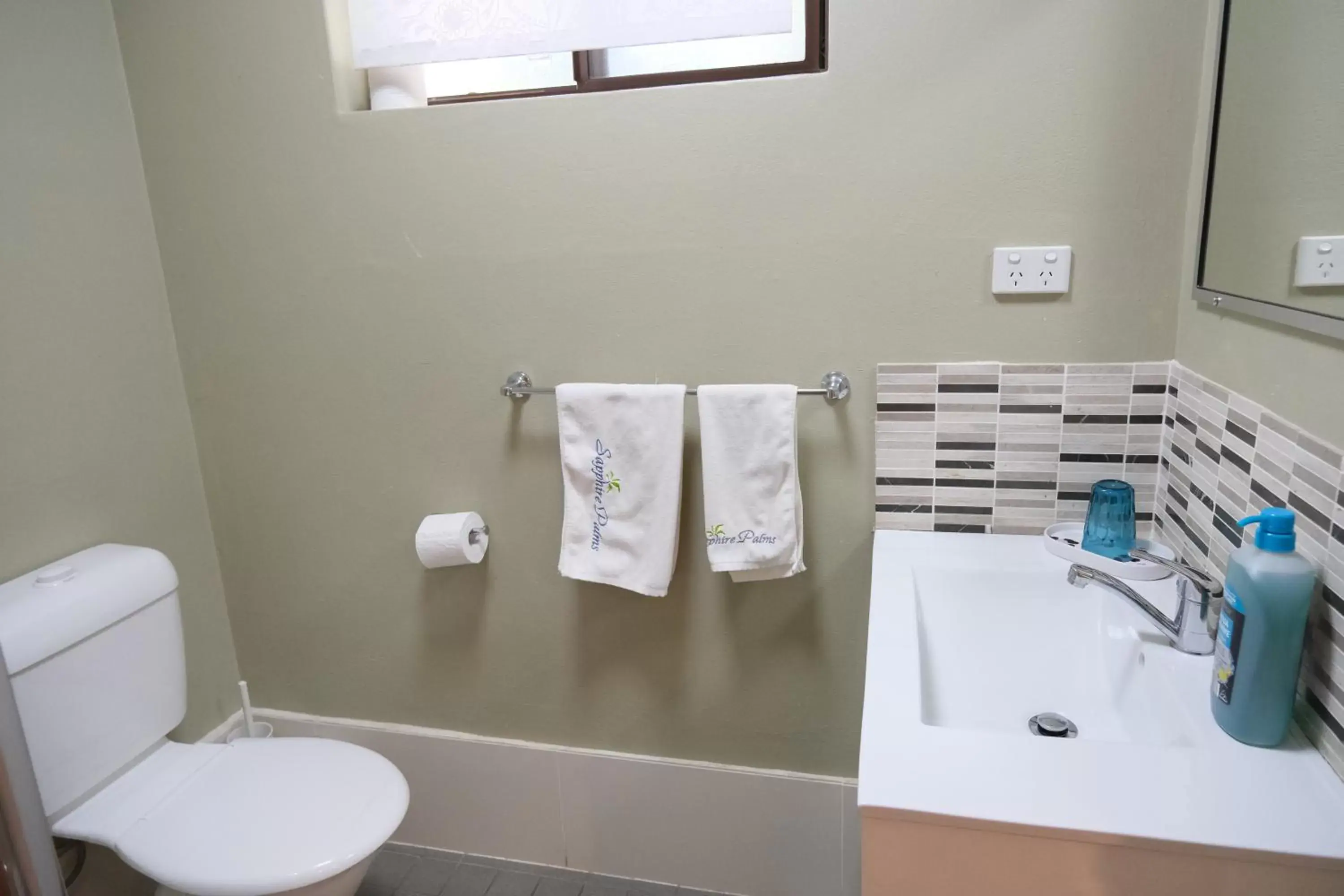 Toilet, Bathroom in Sapphire Palms Motel