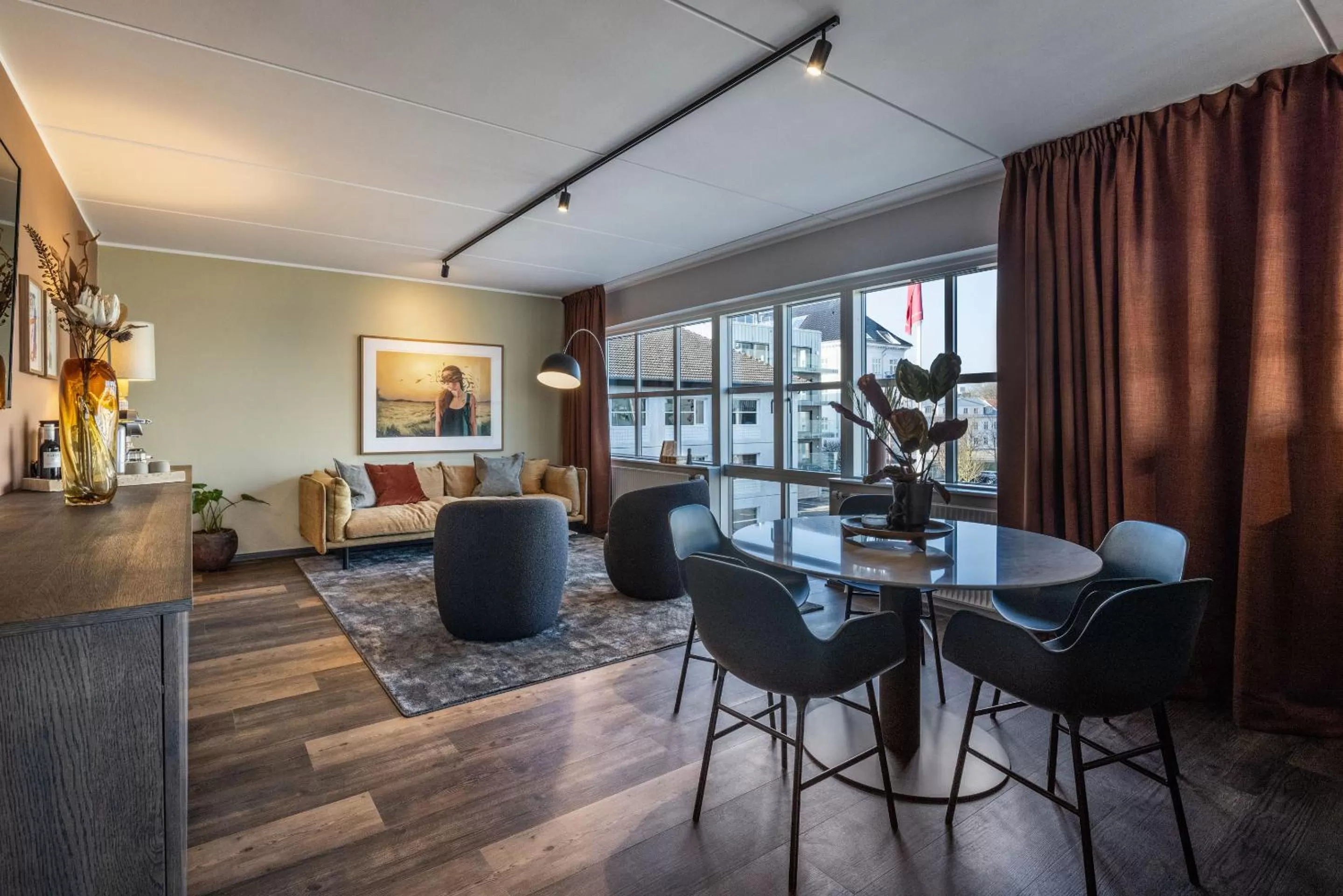 Living room in Pier 5 Hotel