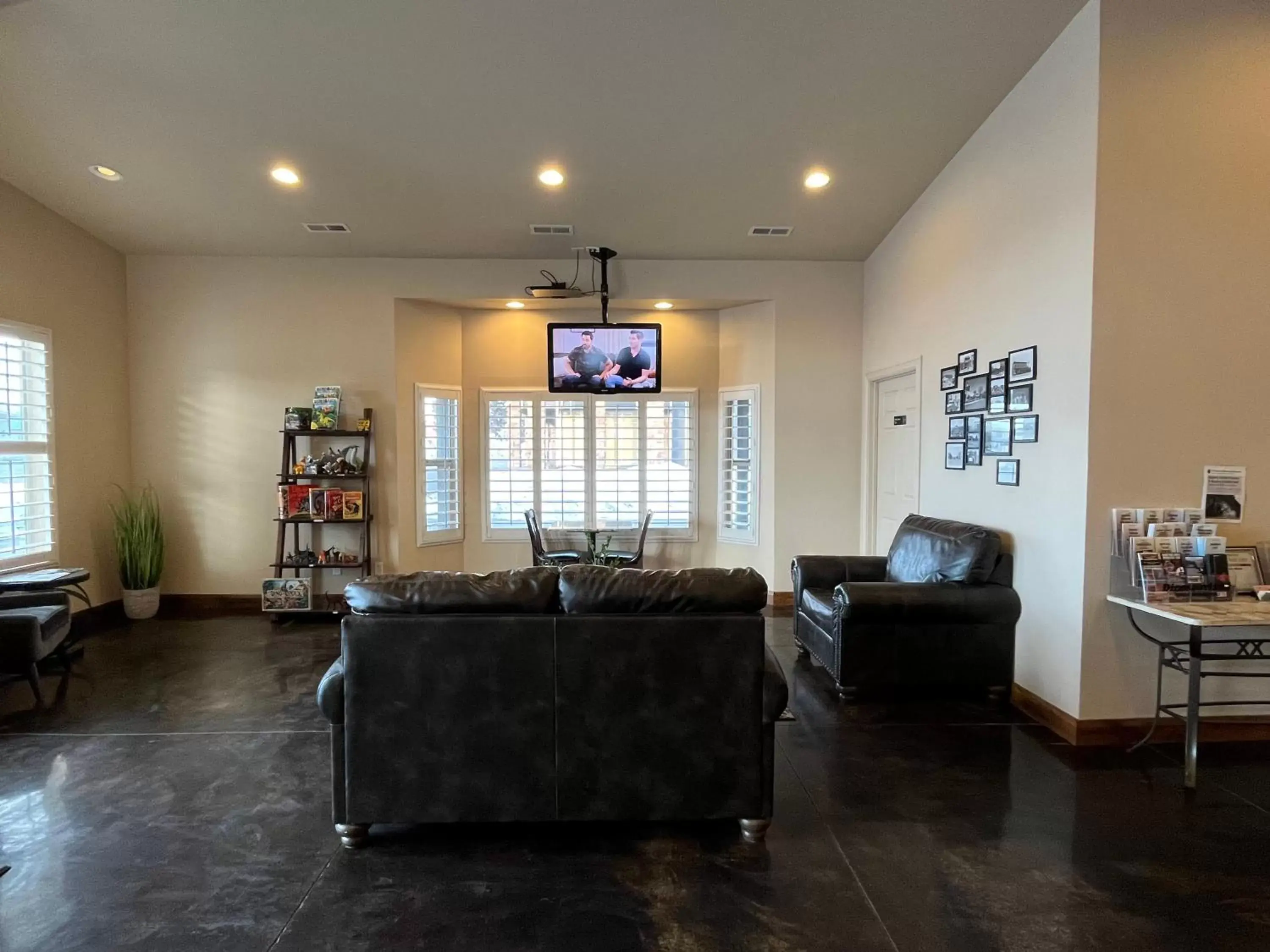 Lobby or reception in Dinosaur Inn & Suites Lobby or reception in Dinosaur Inn & Suites