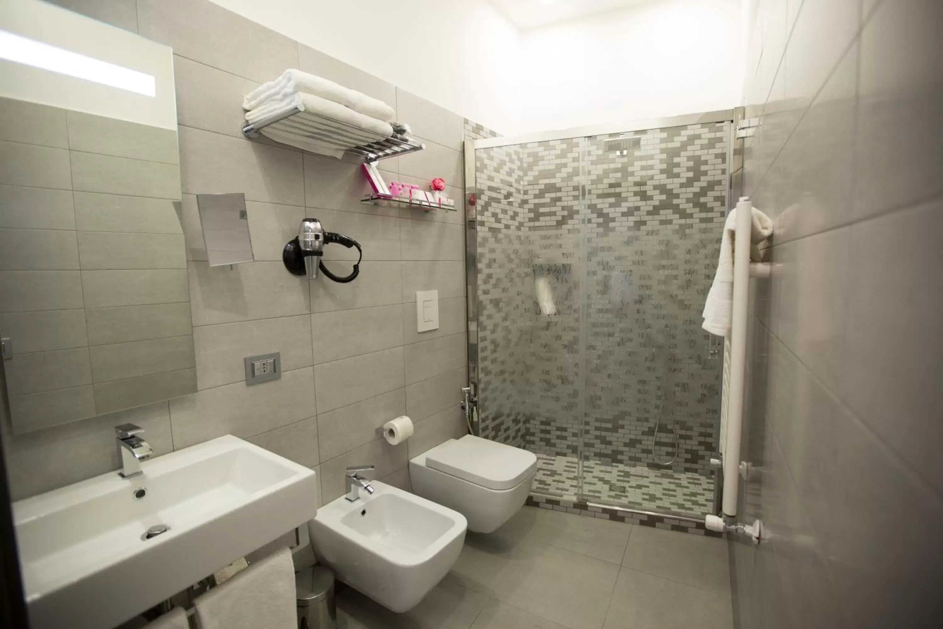 Toilet, Bathroom in Hotel Nunù