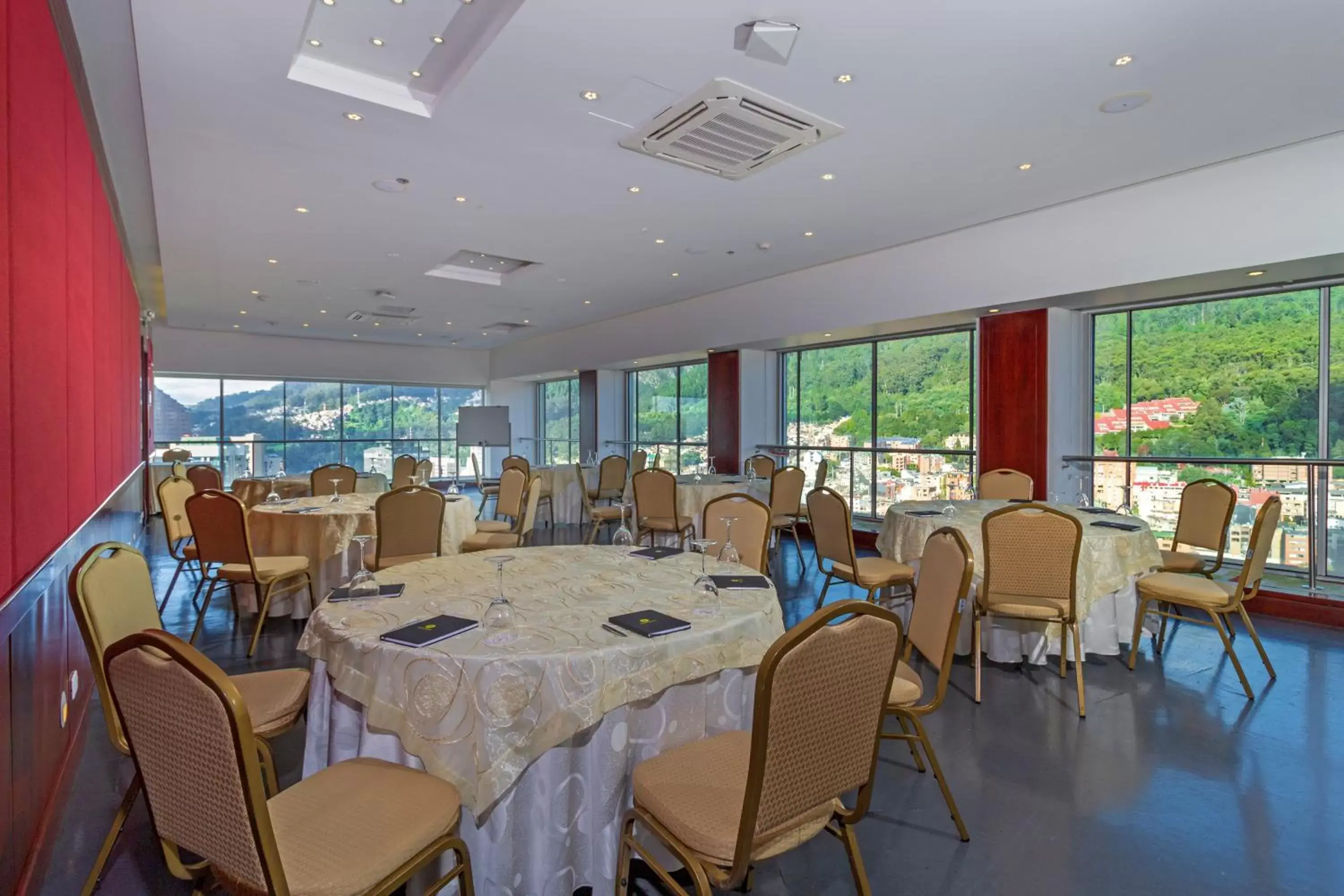 Restaurant/Places to Eat in Tequendama Suites and Hotel