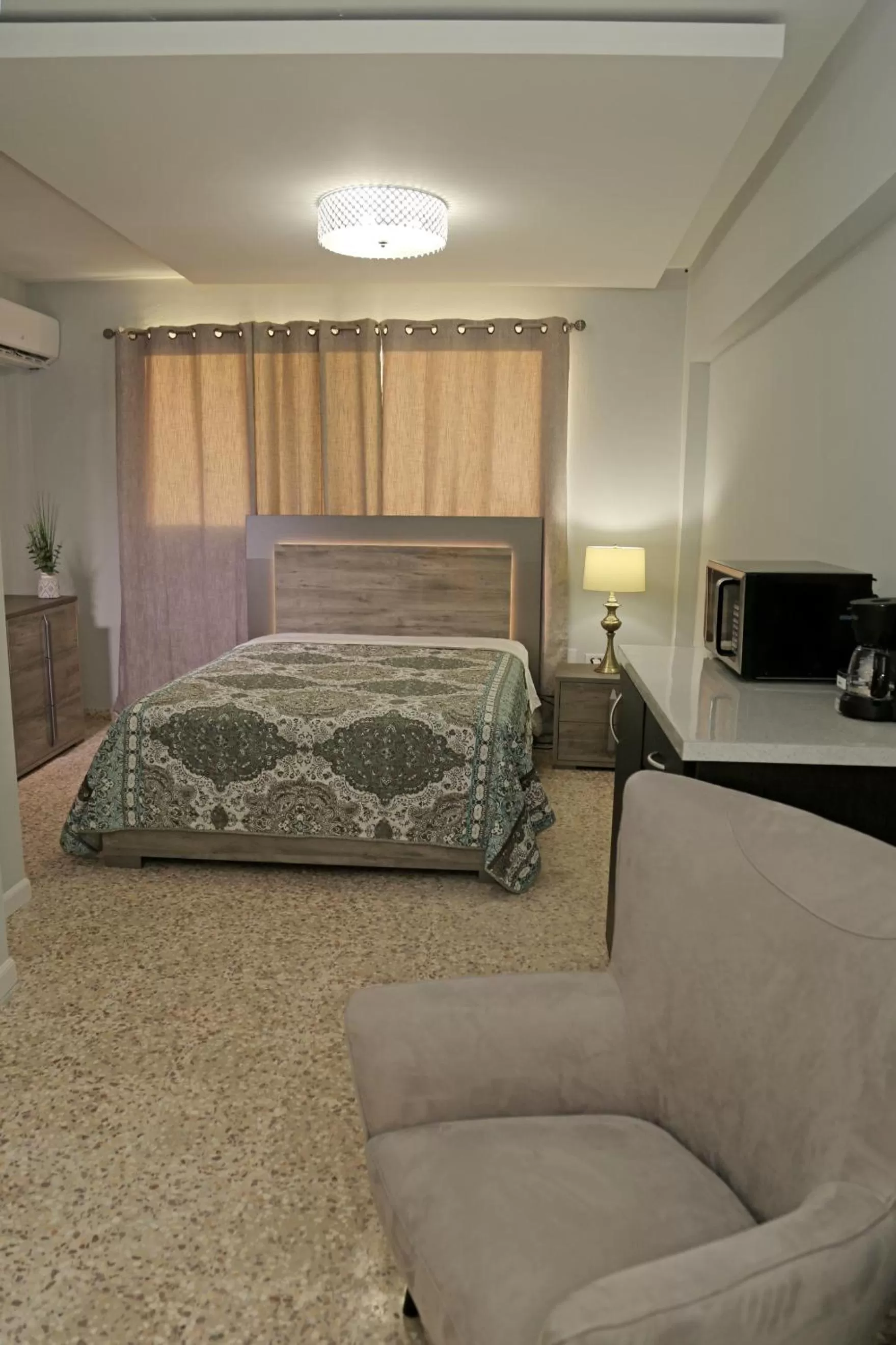 Photo of the whole room, Bed in Itza-Bella Suites