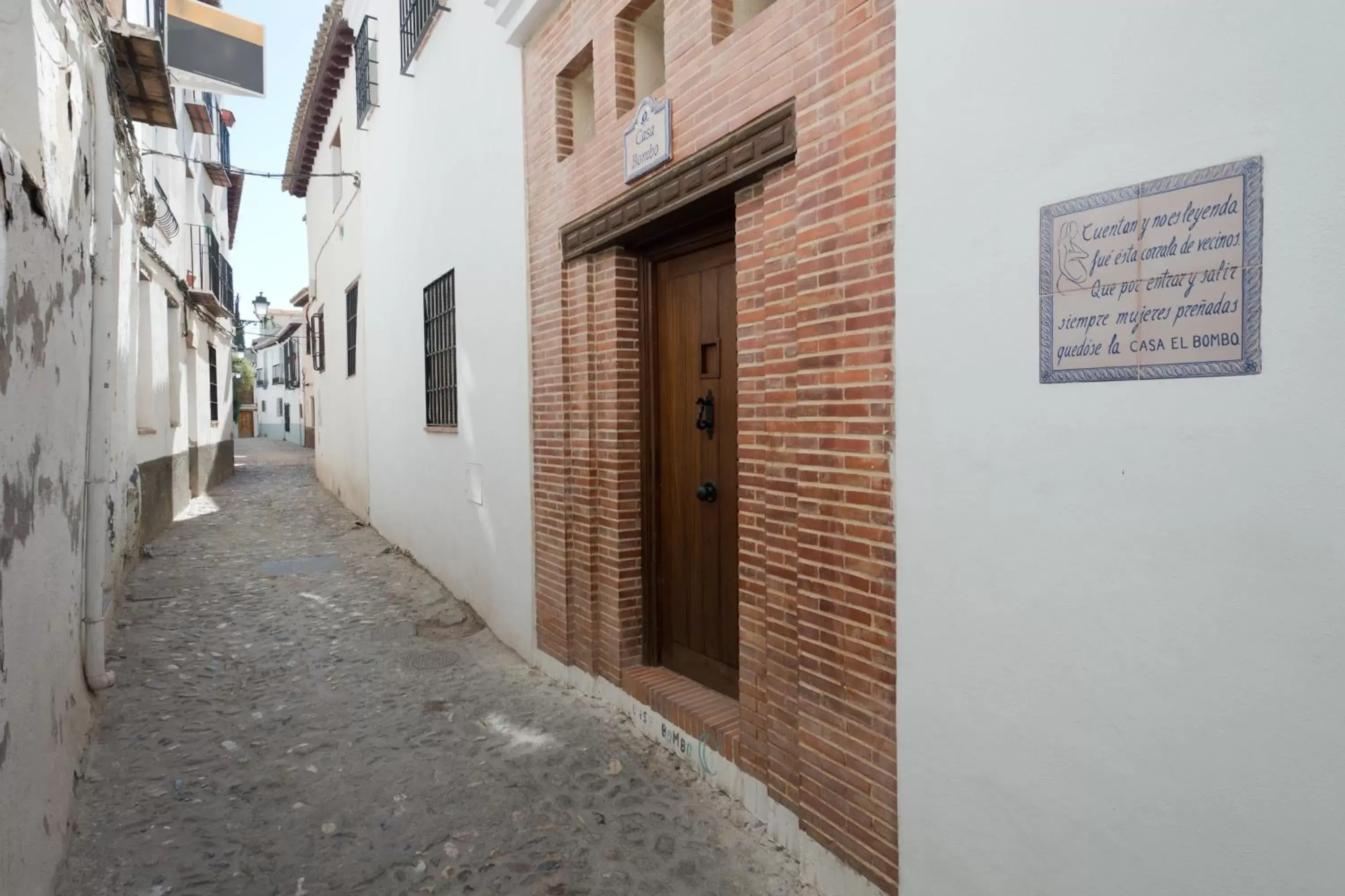 Facade/entrance in Casa Bombo