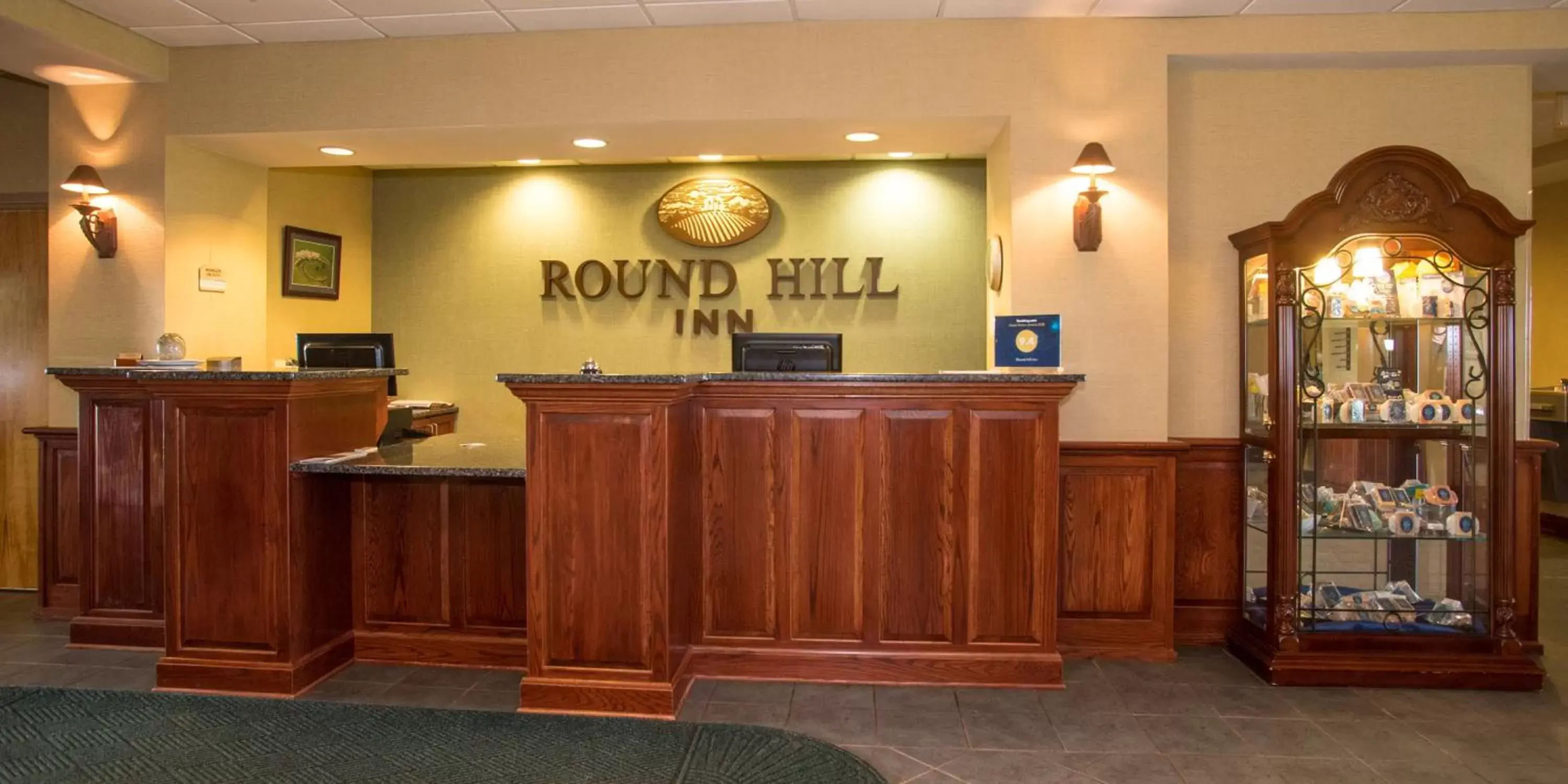 Lobby/Reception in Round Hill Inn