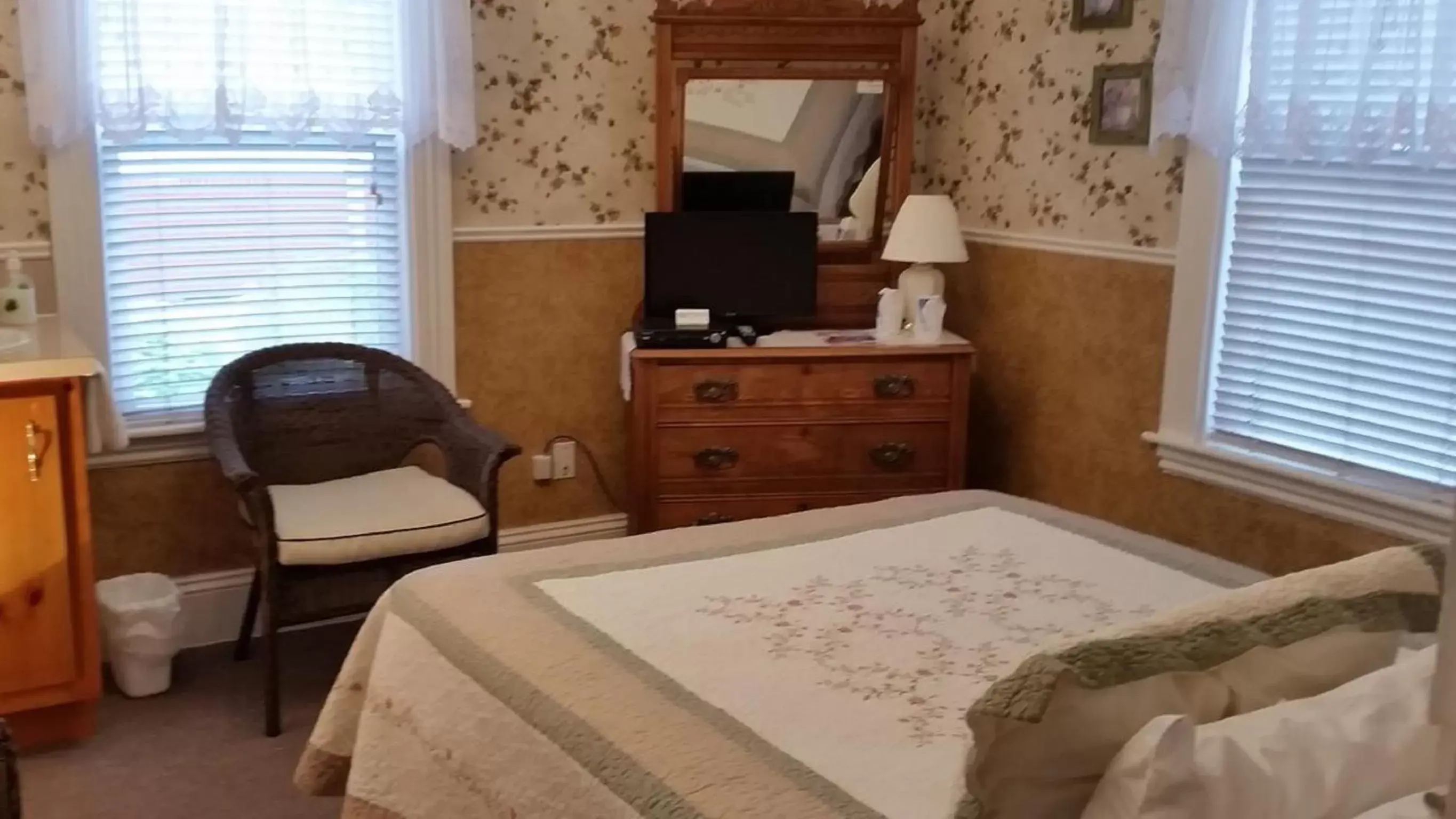 Two Bedrooms with Private External Bathroom (#4 & #6) in Bayside Inn Two Bedrooms with Private External Bathroom (#4 & #6) in Bayside Inn