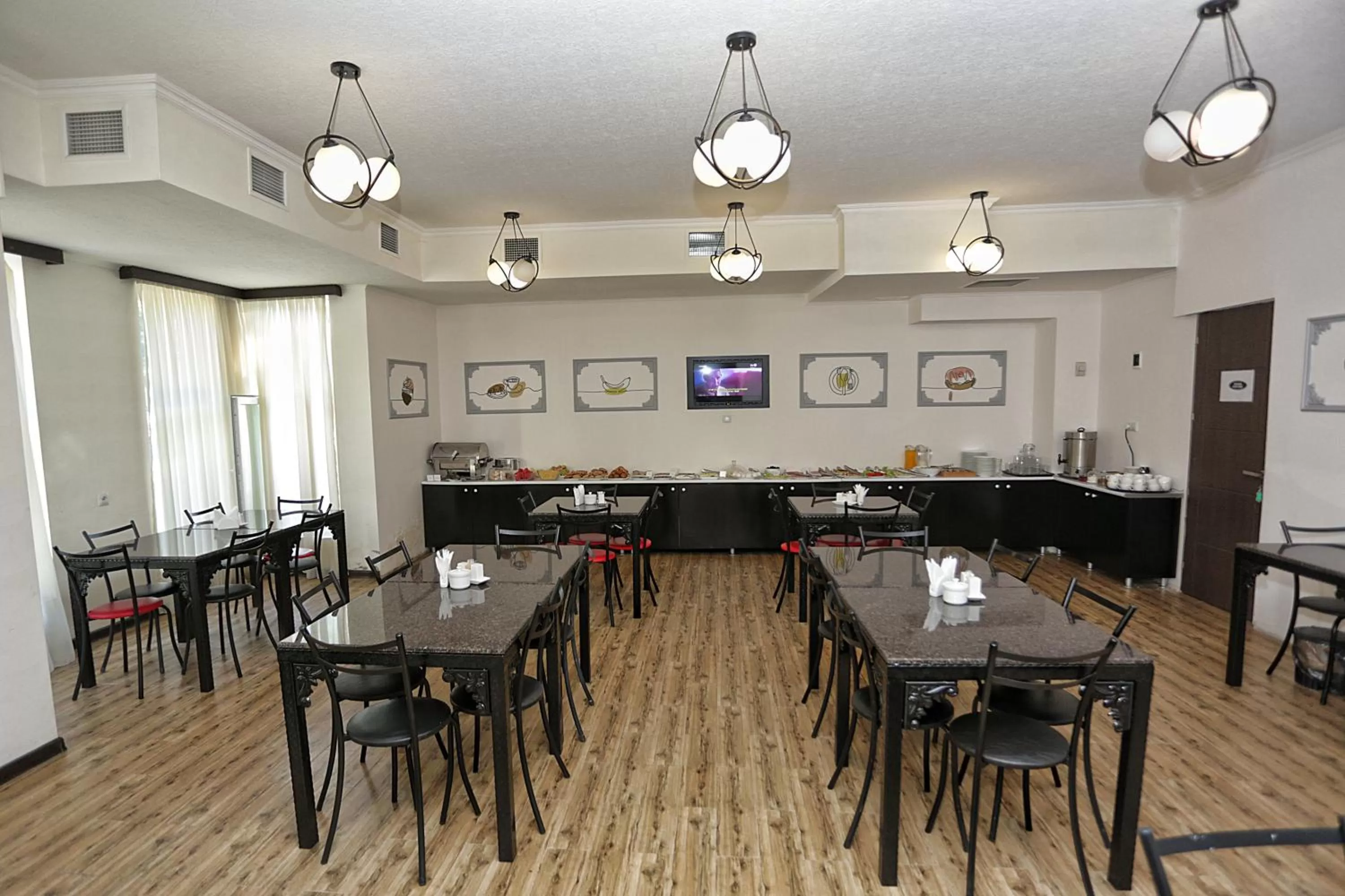 Restaurant/places to eat in The One Boutique