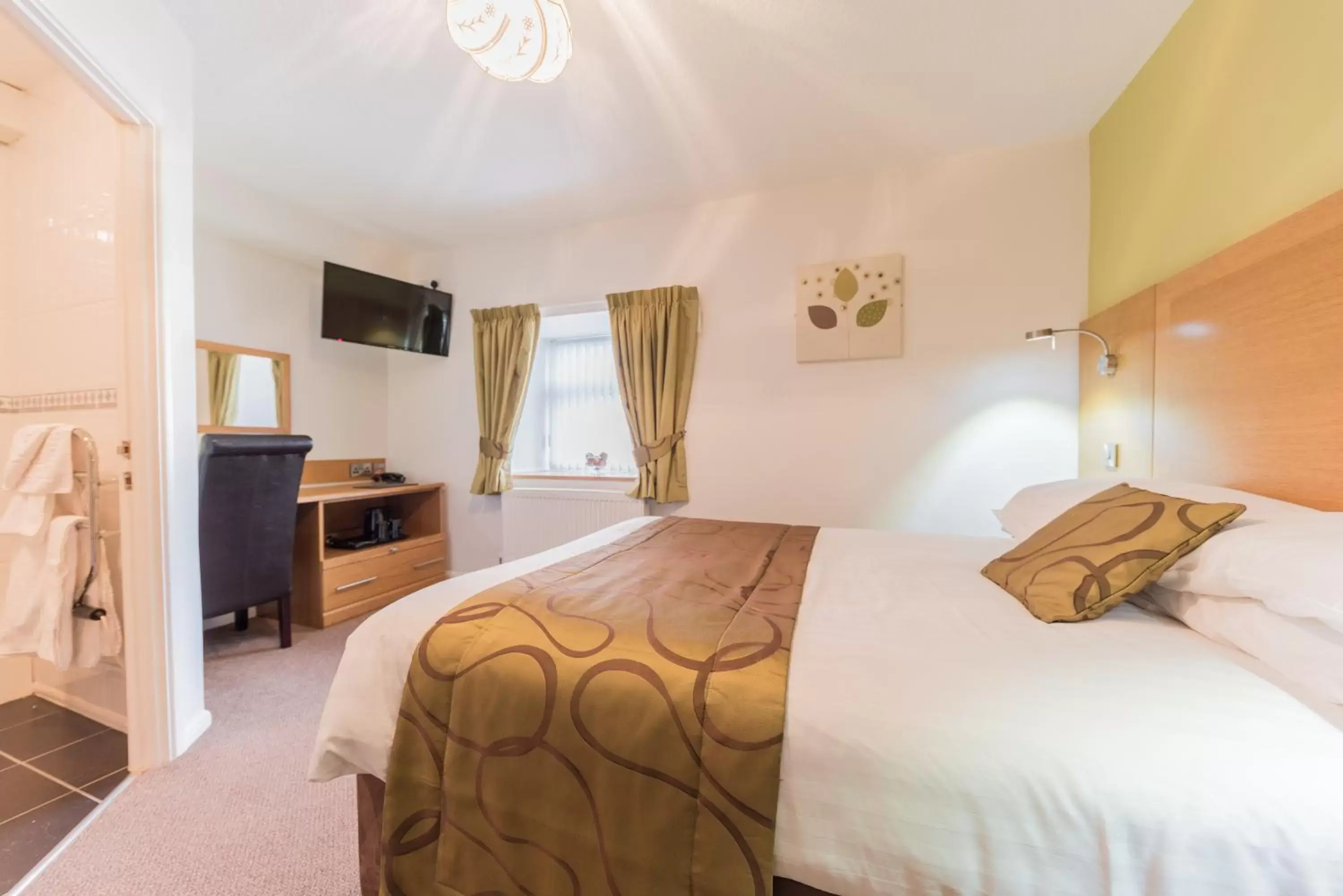 Bedroom in The Old Ginn House Inn