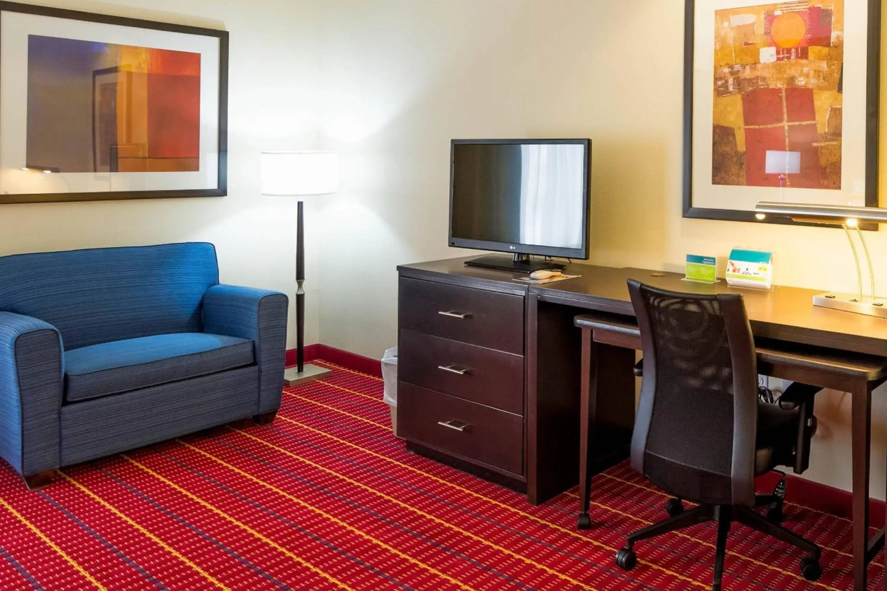 Photo of the whole room, TV/Entertainment Center in TownePlace Suites by Marriott El Paso Airport