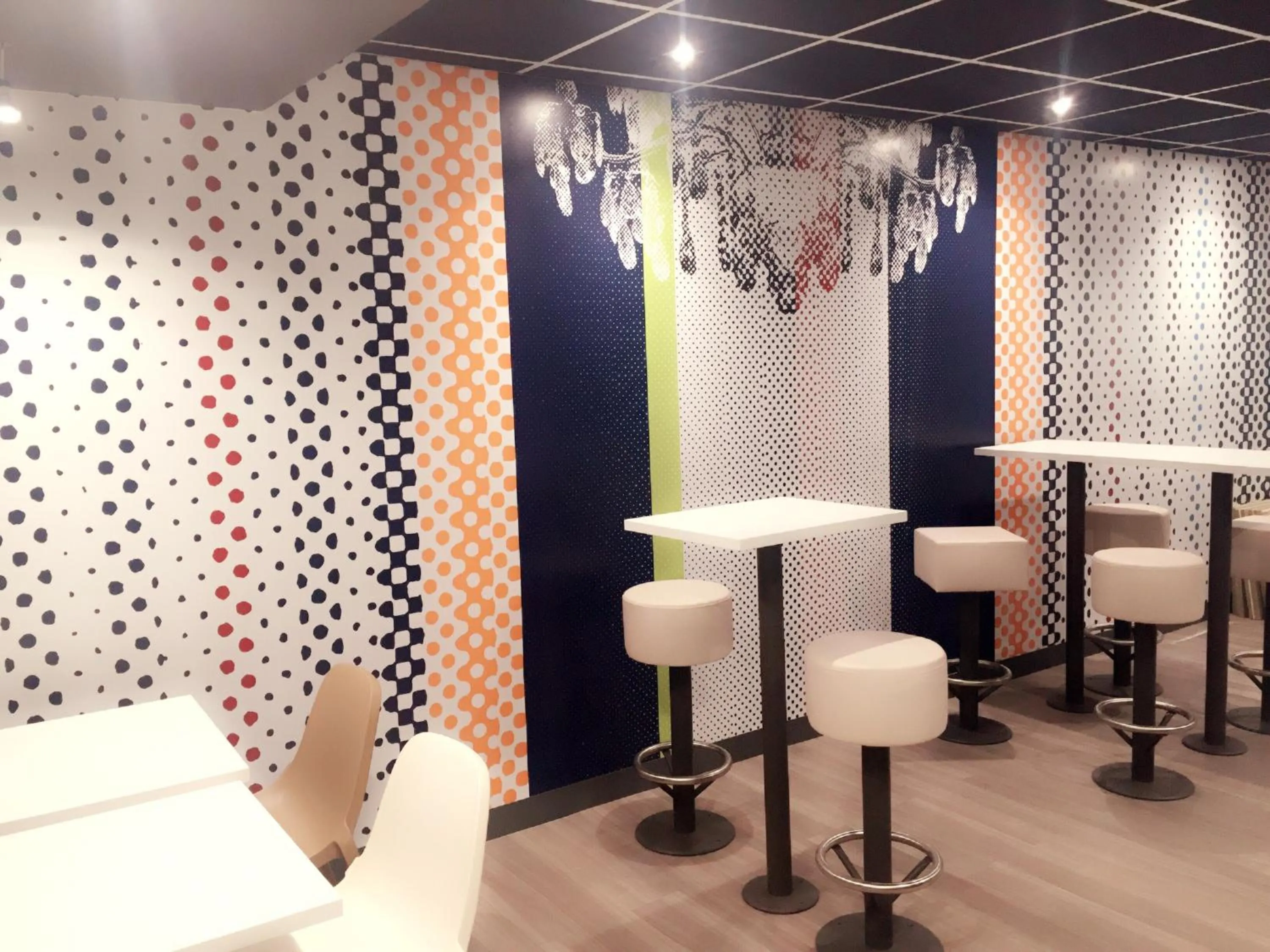Lounge or bar in ibis budget Grigny Centre