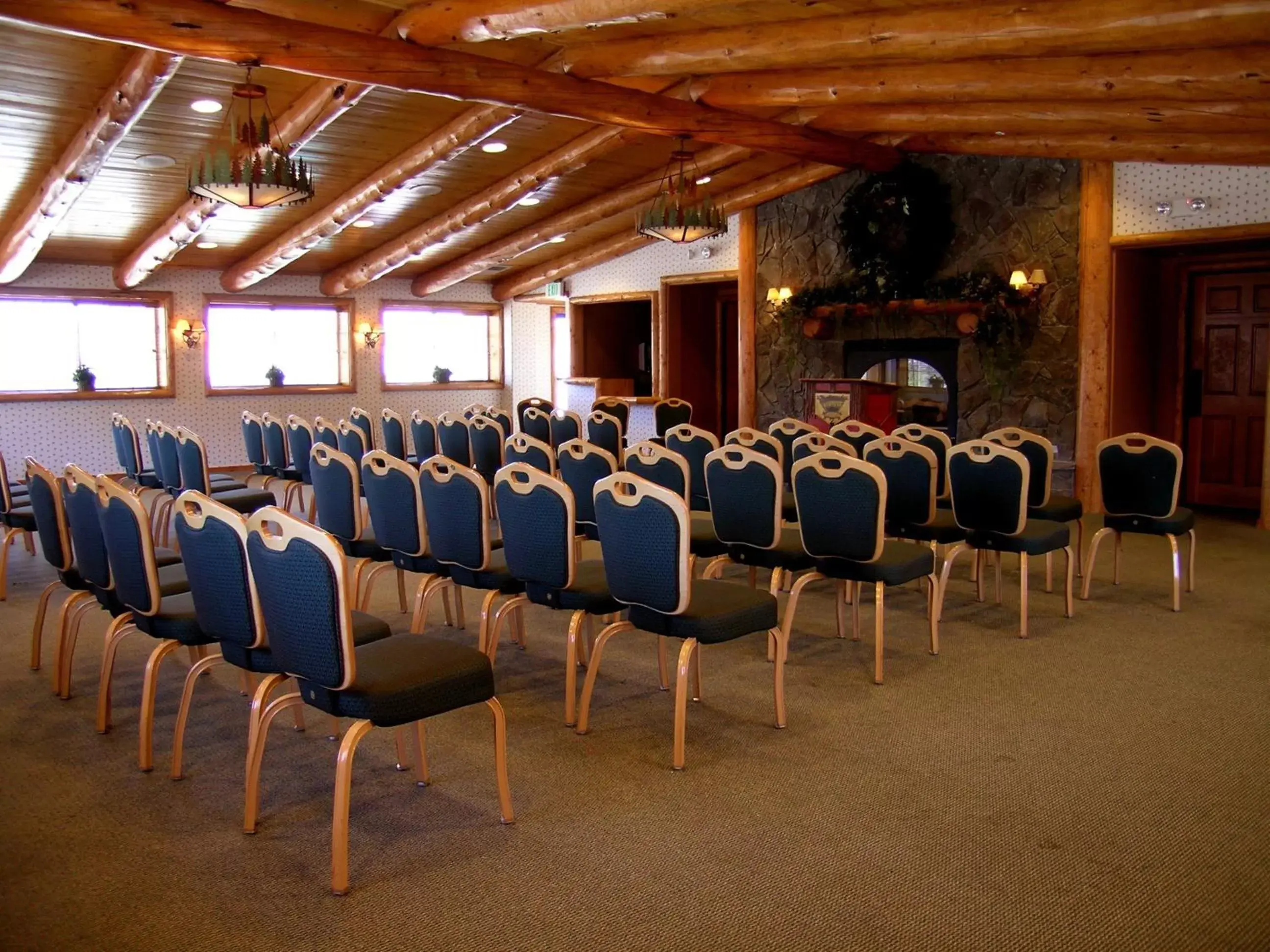 Meeting/conference room in Holiday Inn Resort The Lodge at Big Bear Lake, an IHG Hotel
