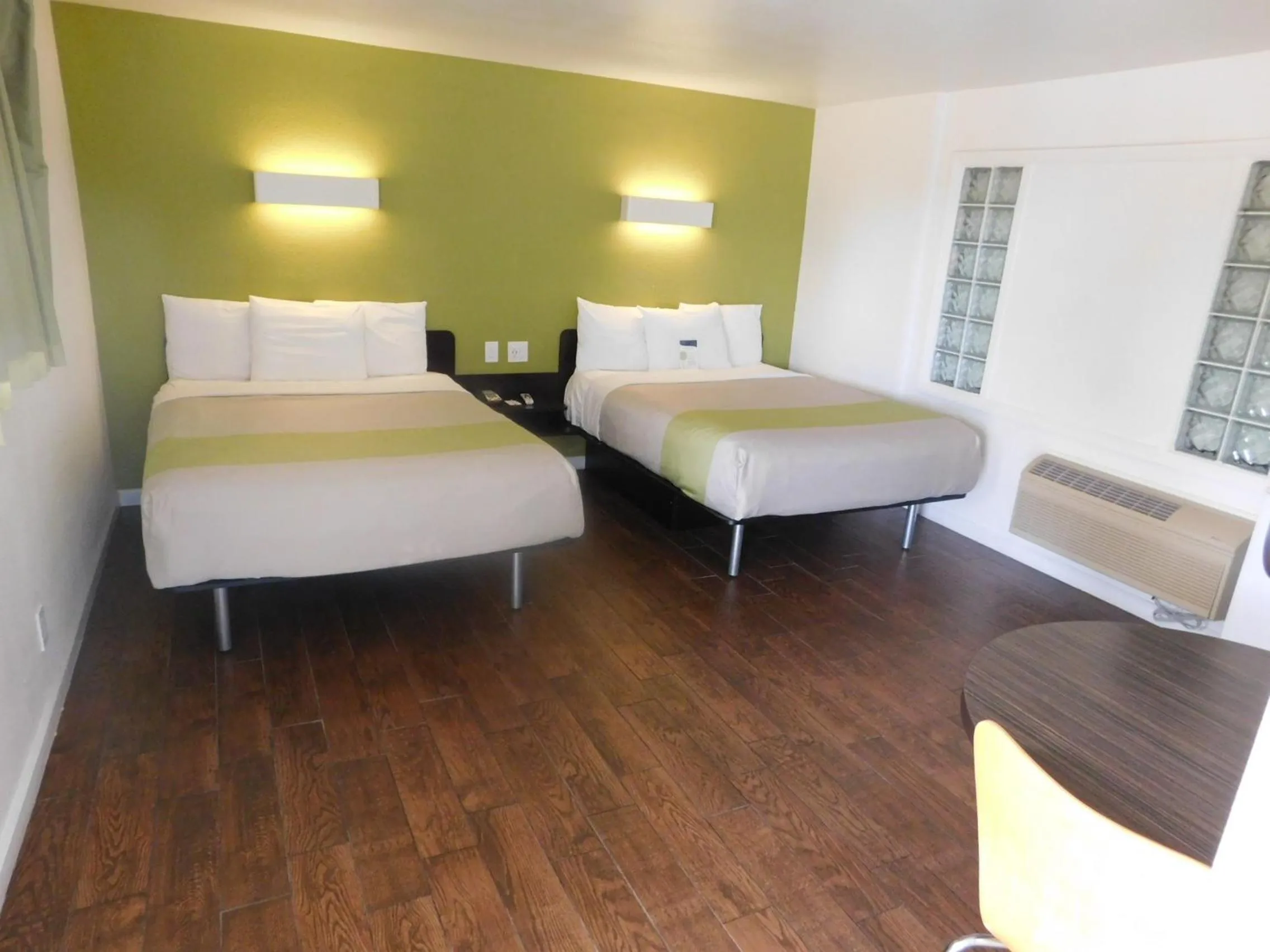 Bed in Fisherman's Cove Inn