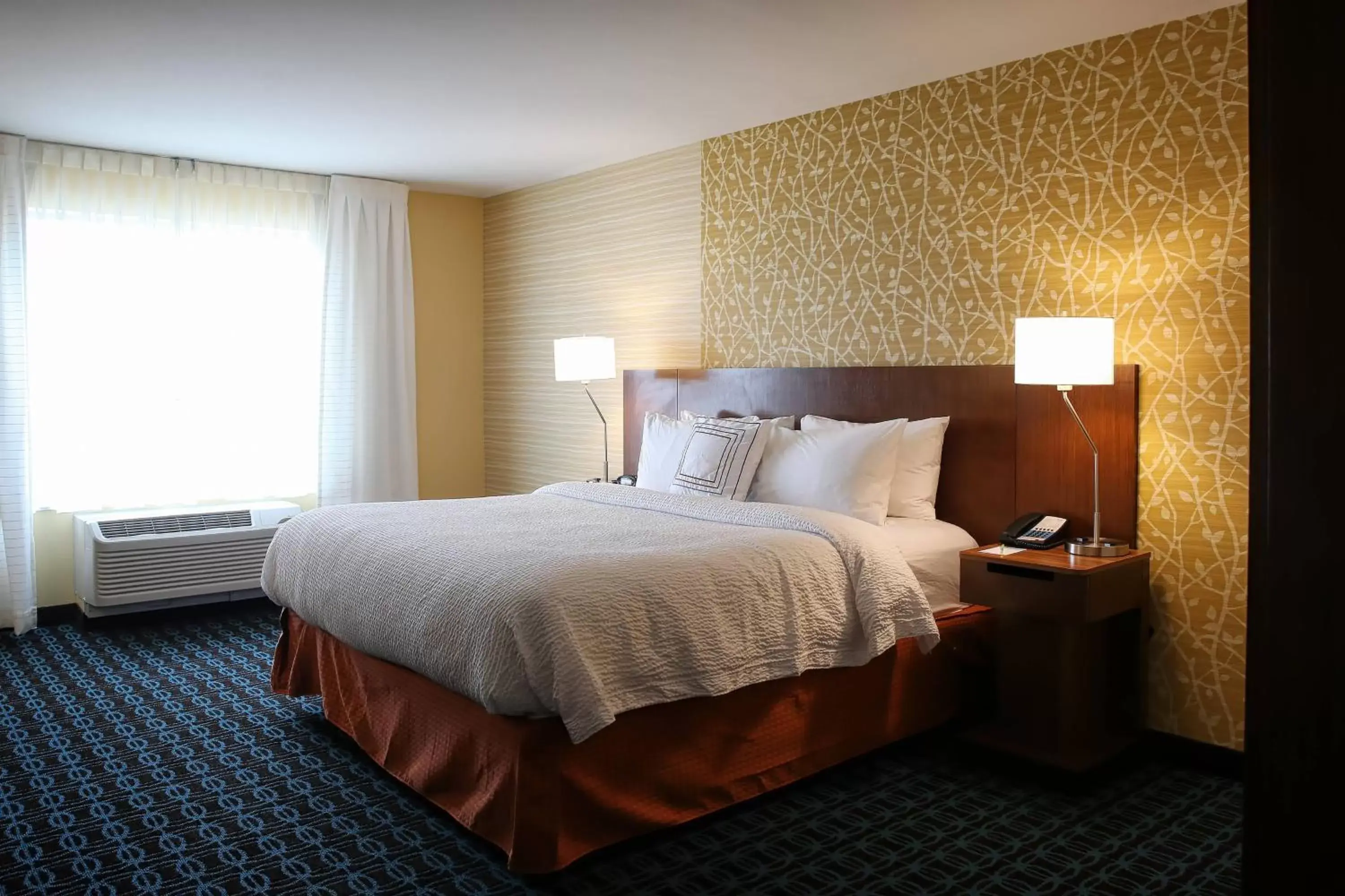 Photo of the whole room, Bed in Fairfield Inn & Suites by Marriott Madison Verona