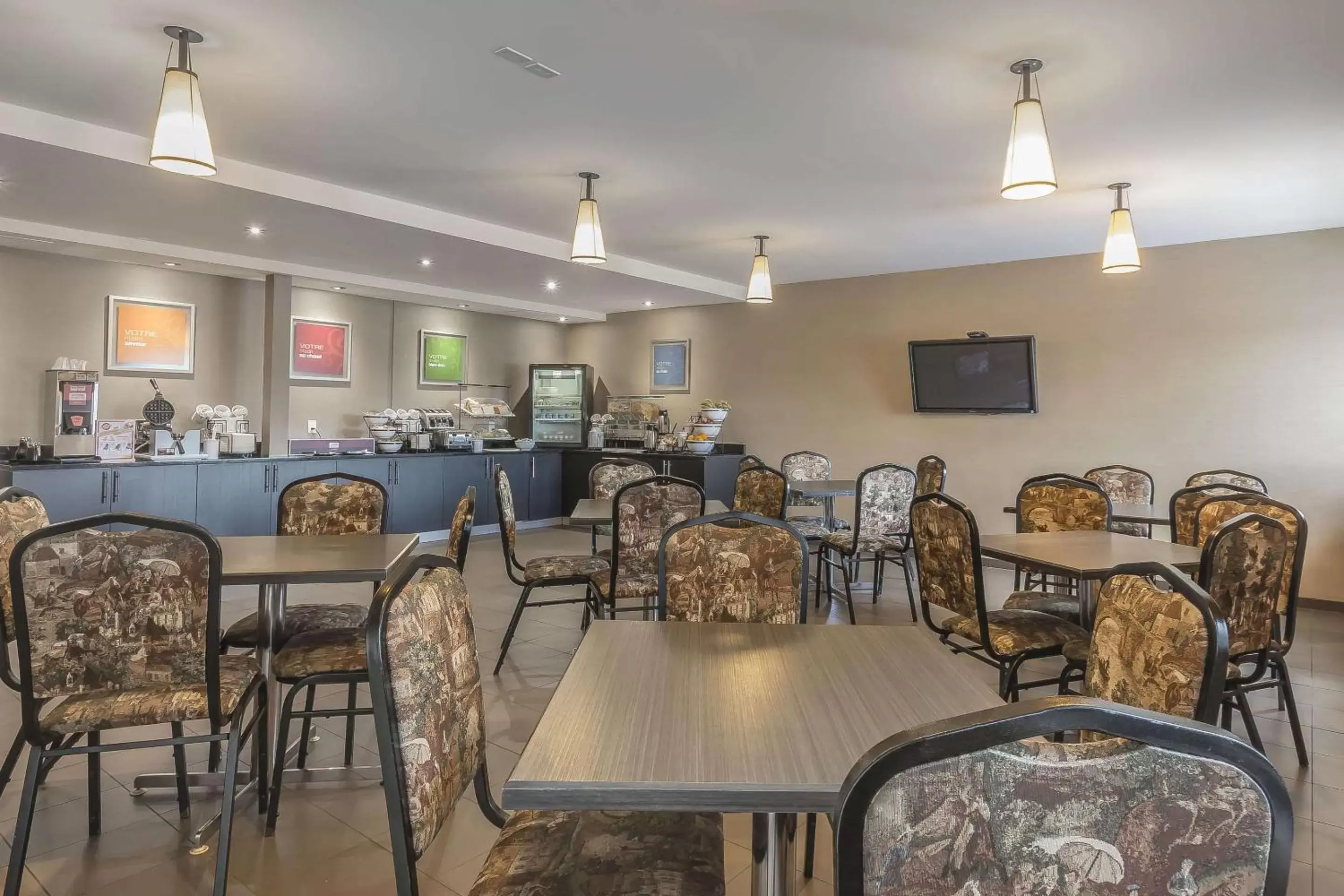 Restaurant/Places to Eat in Comfort Inn St-Georges