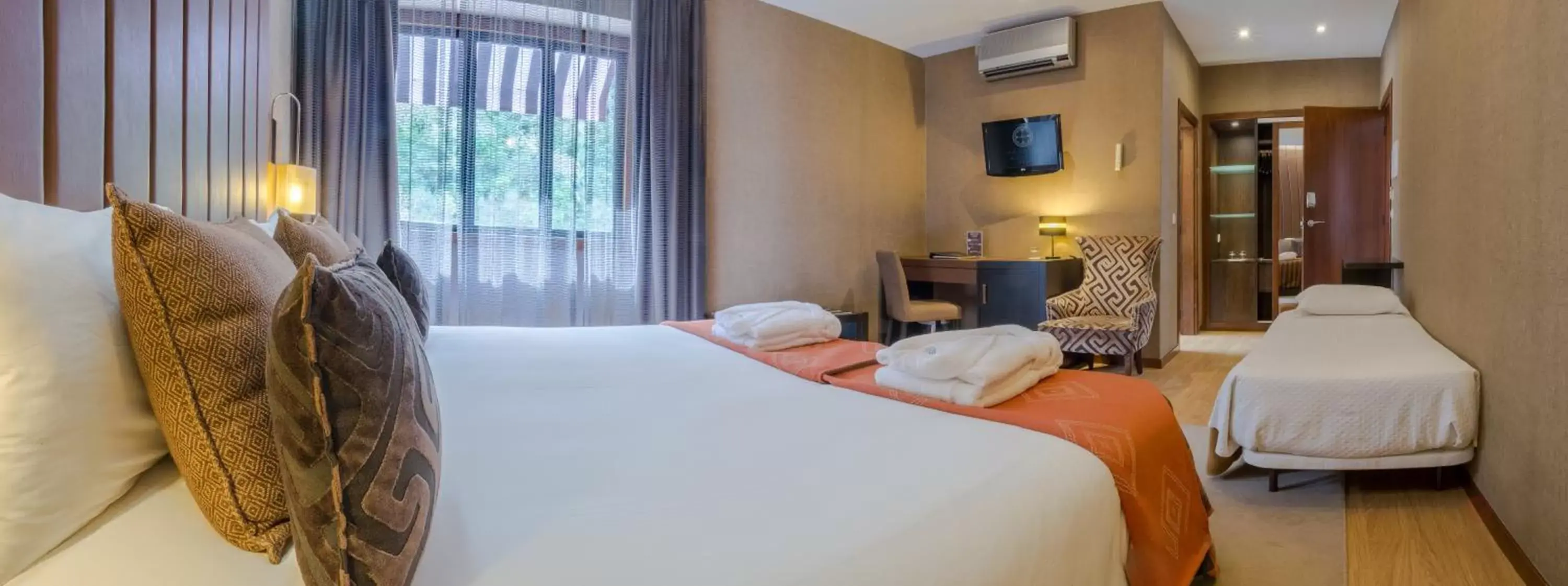 Photo of the whole room, Bed in Your Hotel & Spa Alcobaça Photo of the whole room, Bed in Your Hotel & Spa Alcobaça