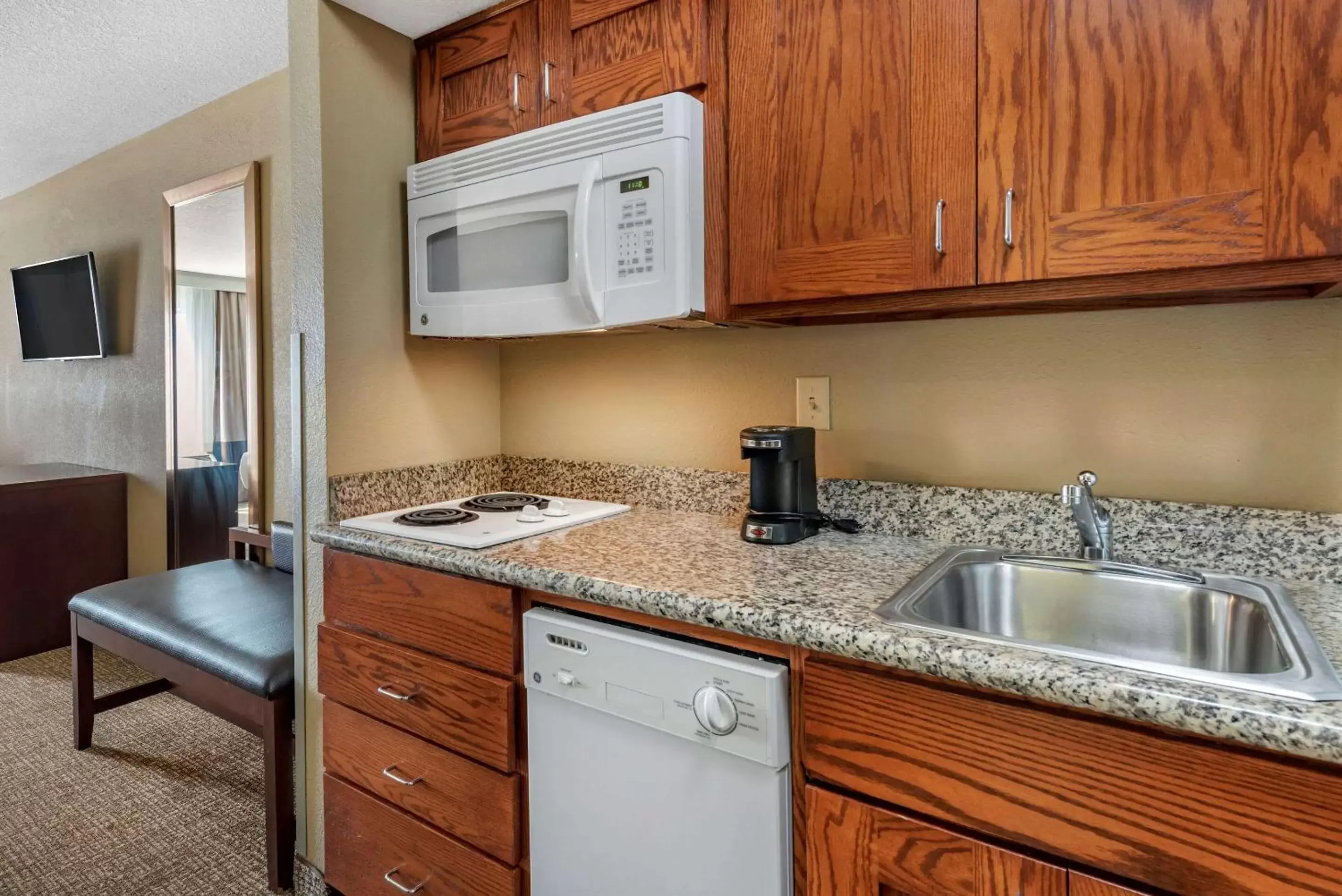 Photo of the whole room, Kitchen/Kitchenette in Comfort Inn & Suites Muncie