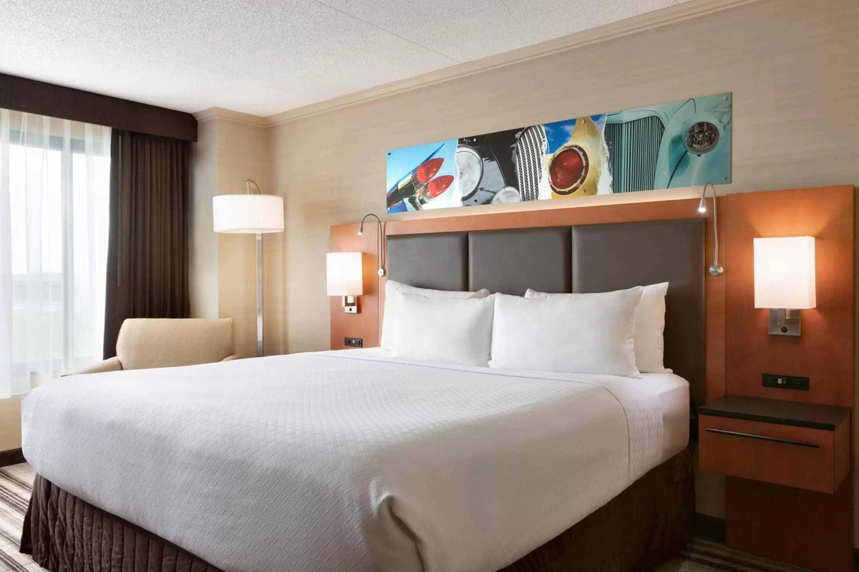 Photo of the whole room, Bed in Crowne Plaza Auburn Hills, an IHG Hotel