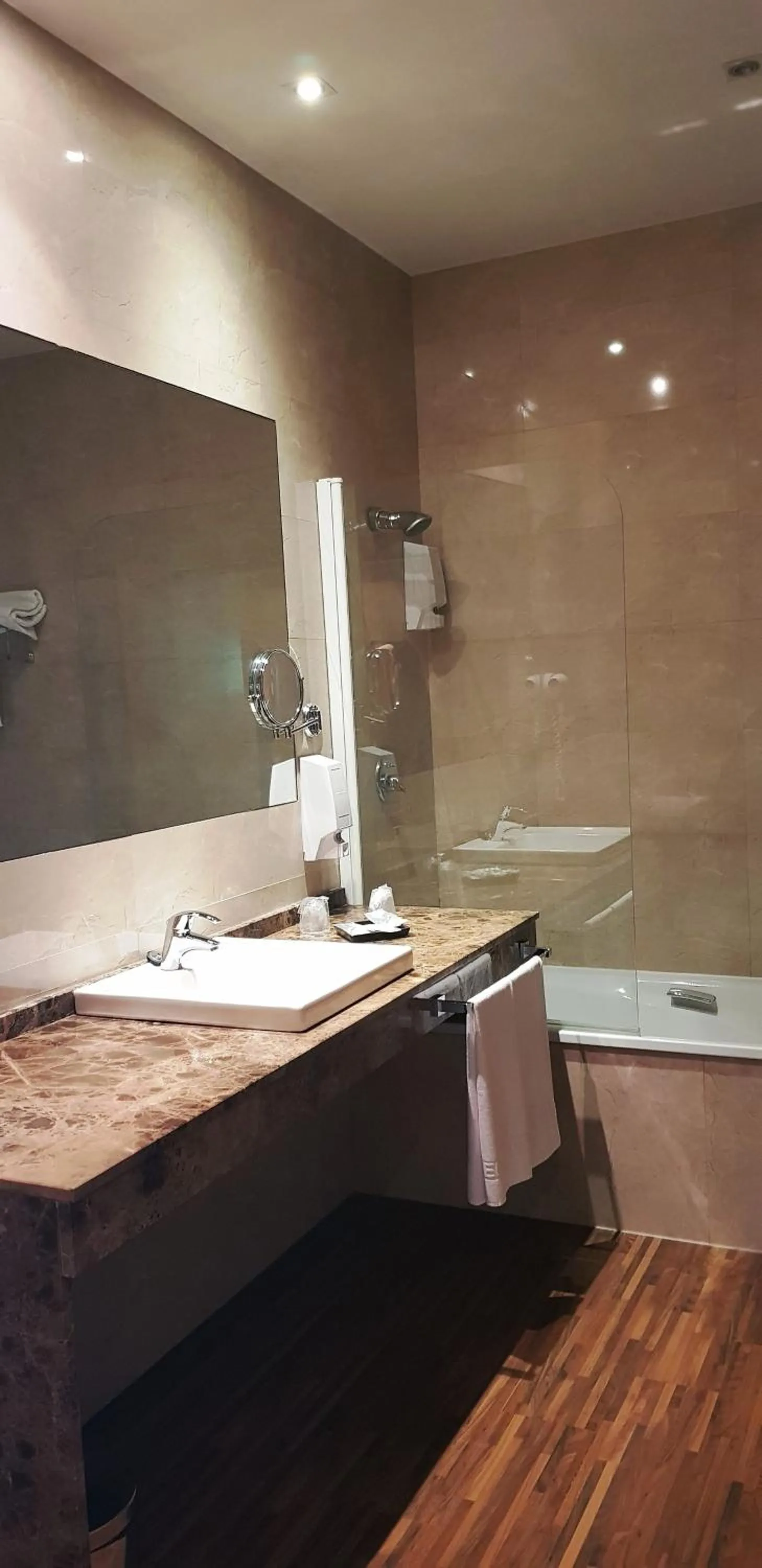 Bathroom in Hotel Restaurante El Valles 4 ESTRELLAS