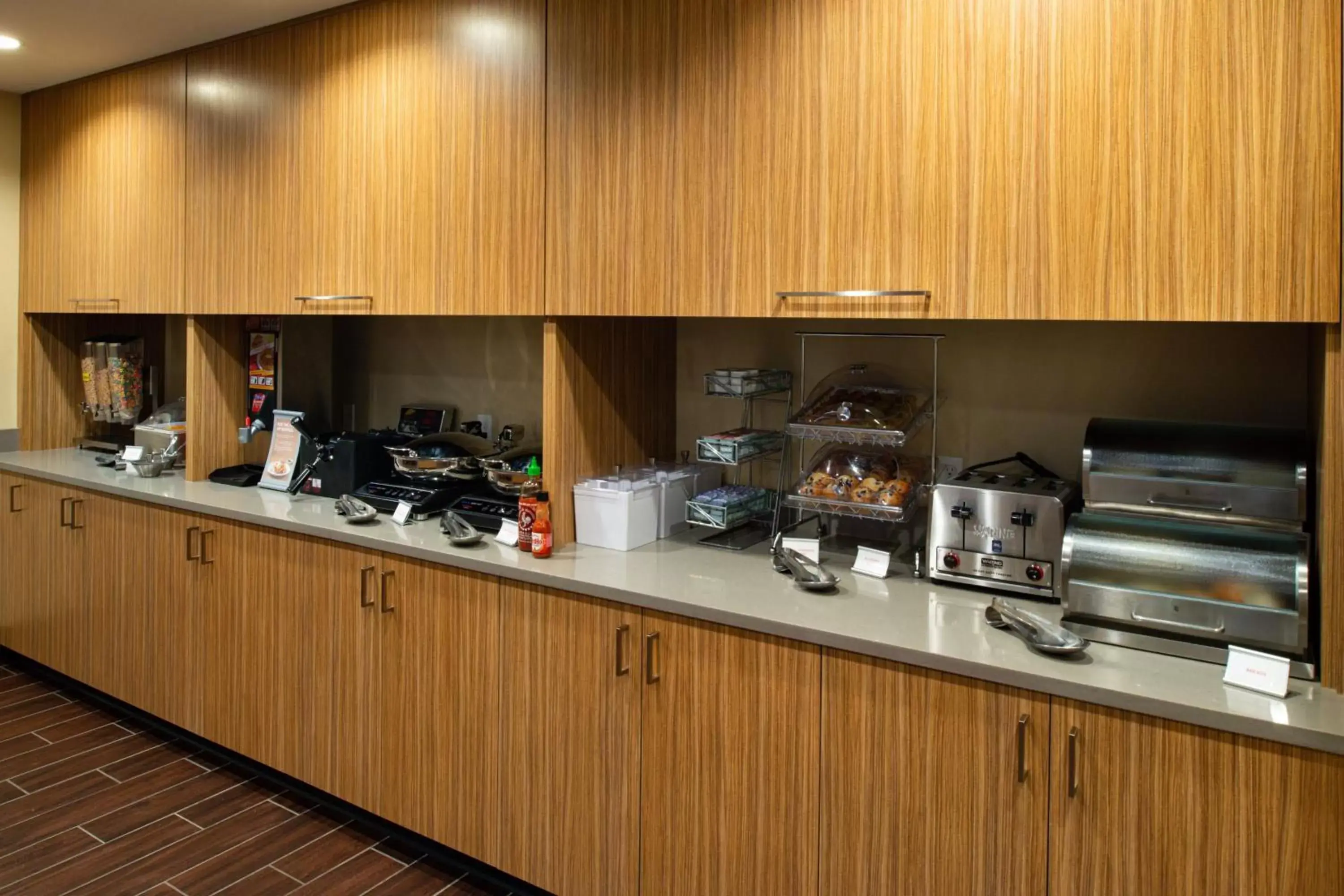 Breakfast, Kitchen/Kitchenette in TownePlace Suites by Marriott Detroit Belleville