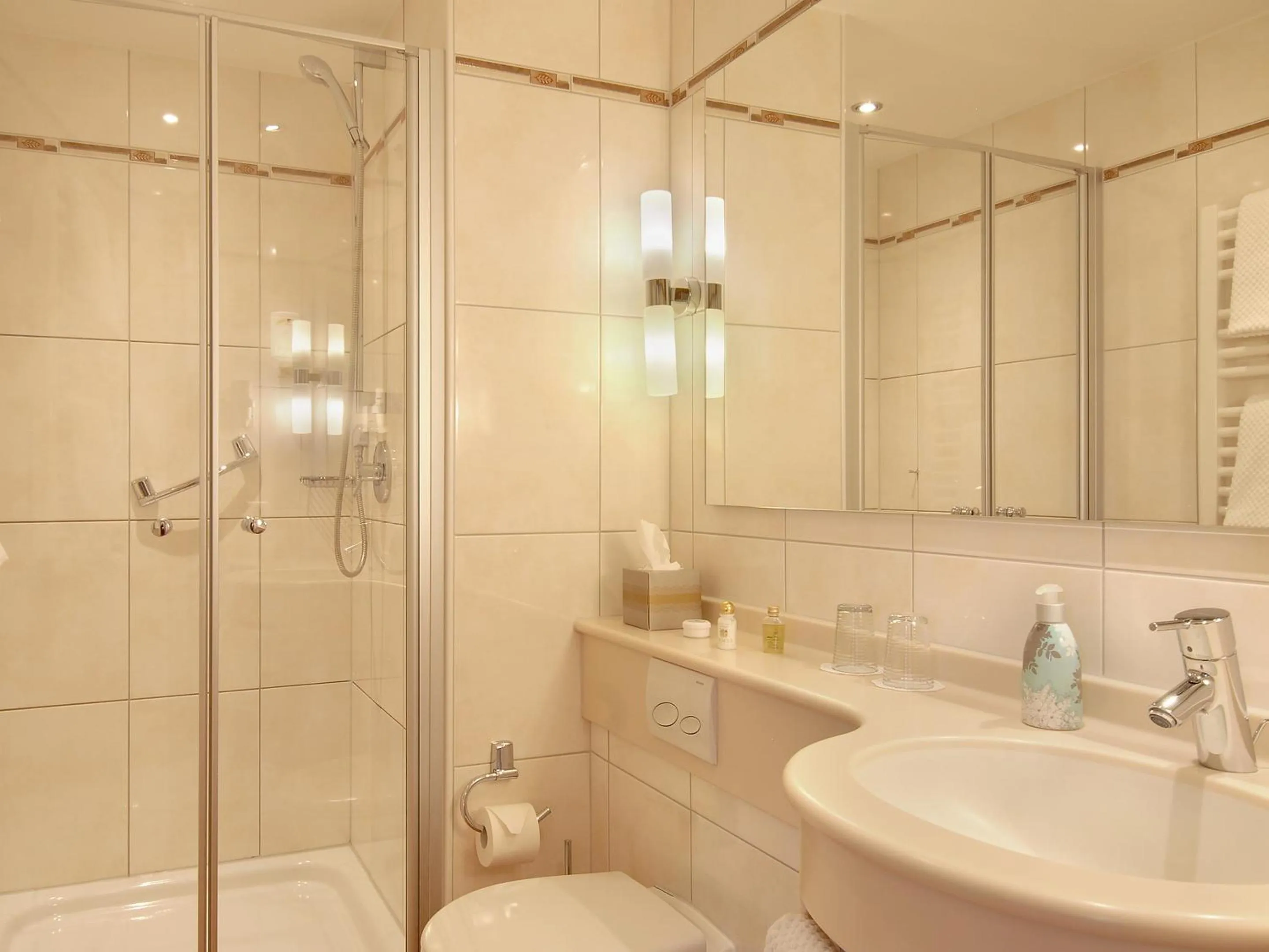 Bathroom in Hotel Kriemhild am Hirschgarten