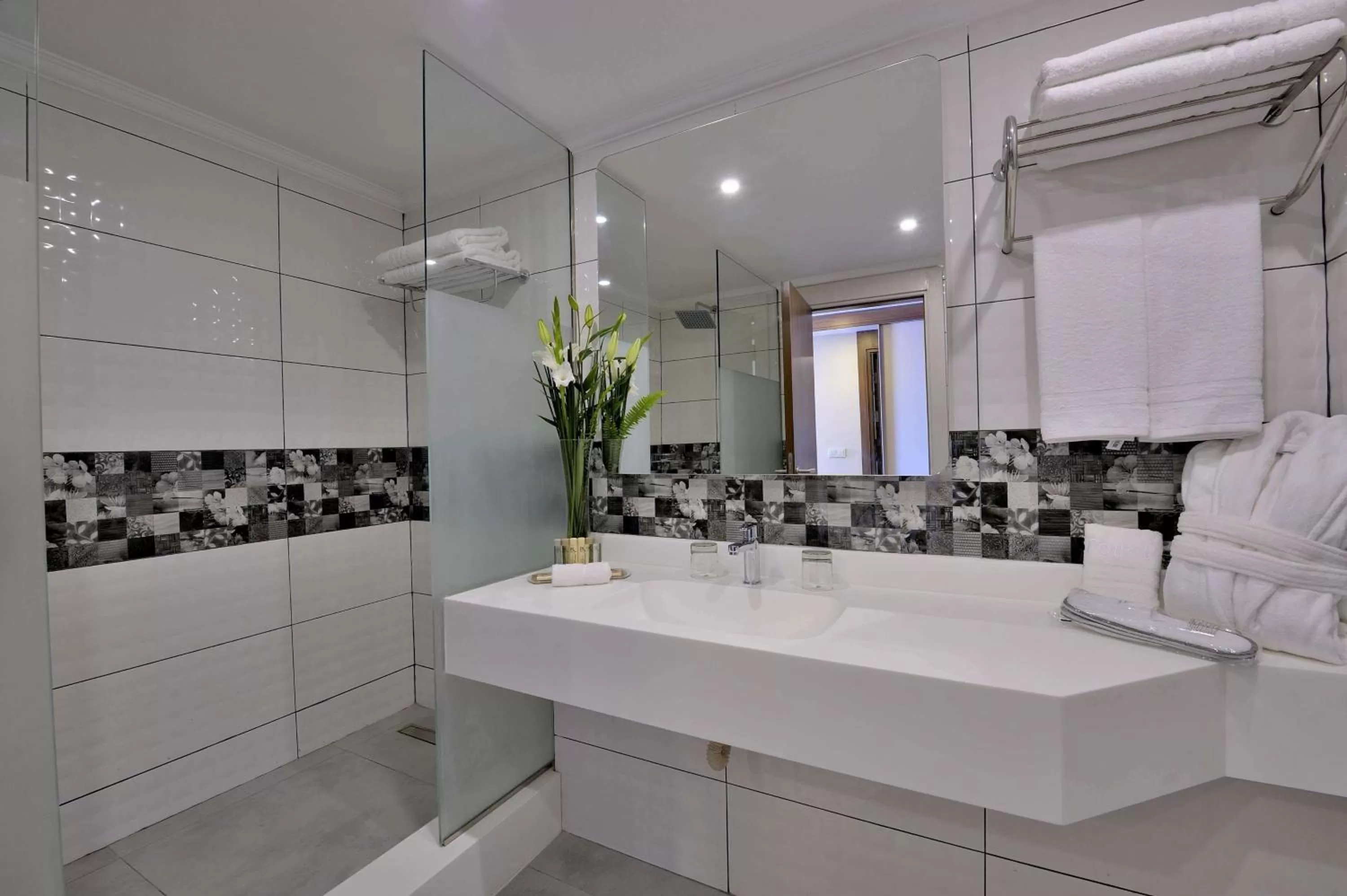 Shower in Kenzi Basma