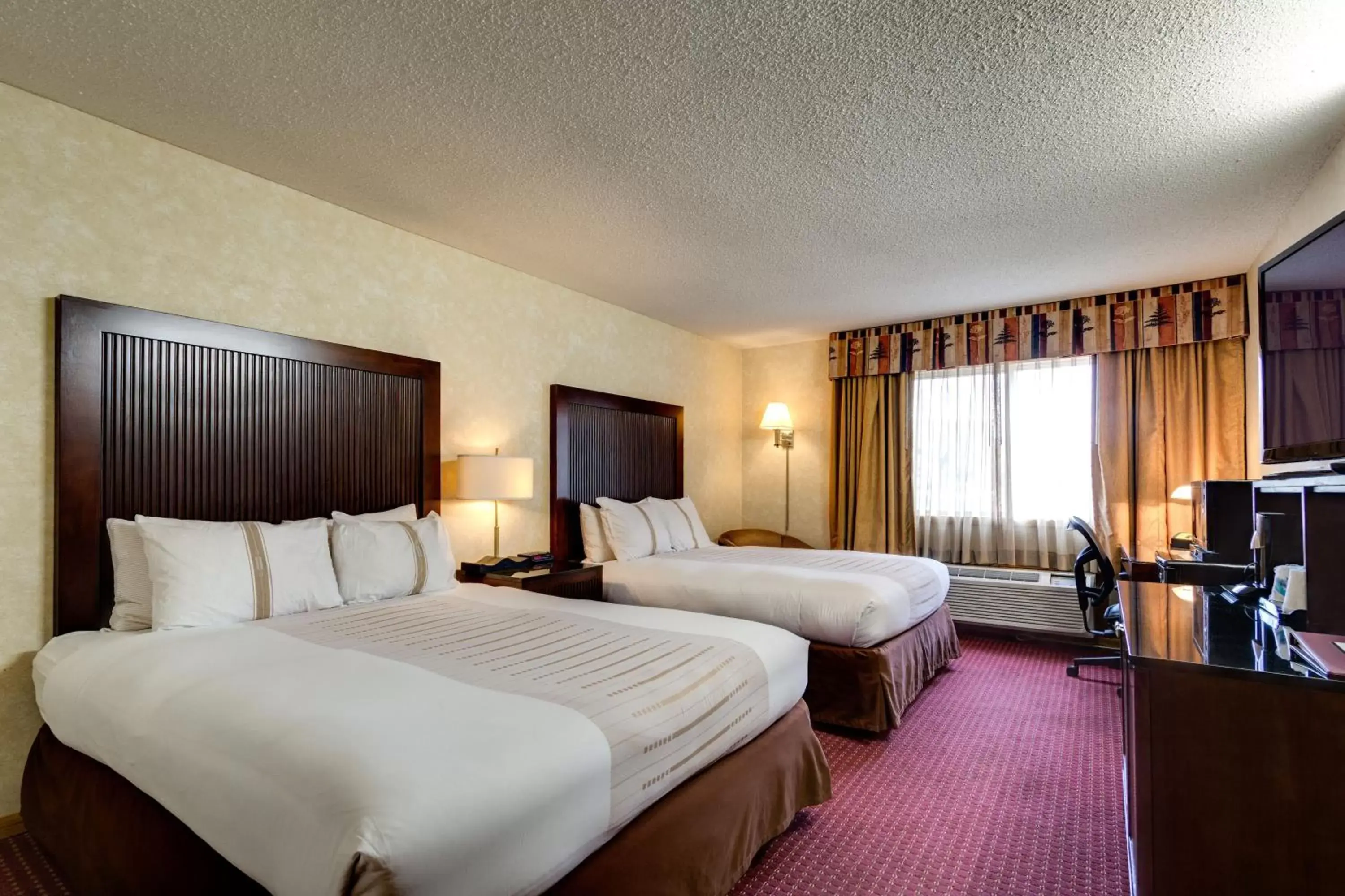 Photo of the whole room, Bed in Fireside Inn and Suites