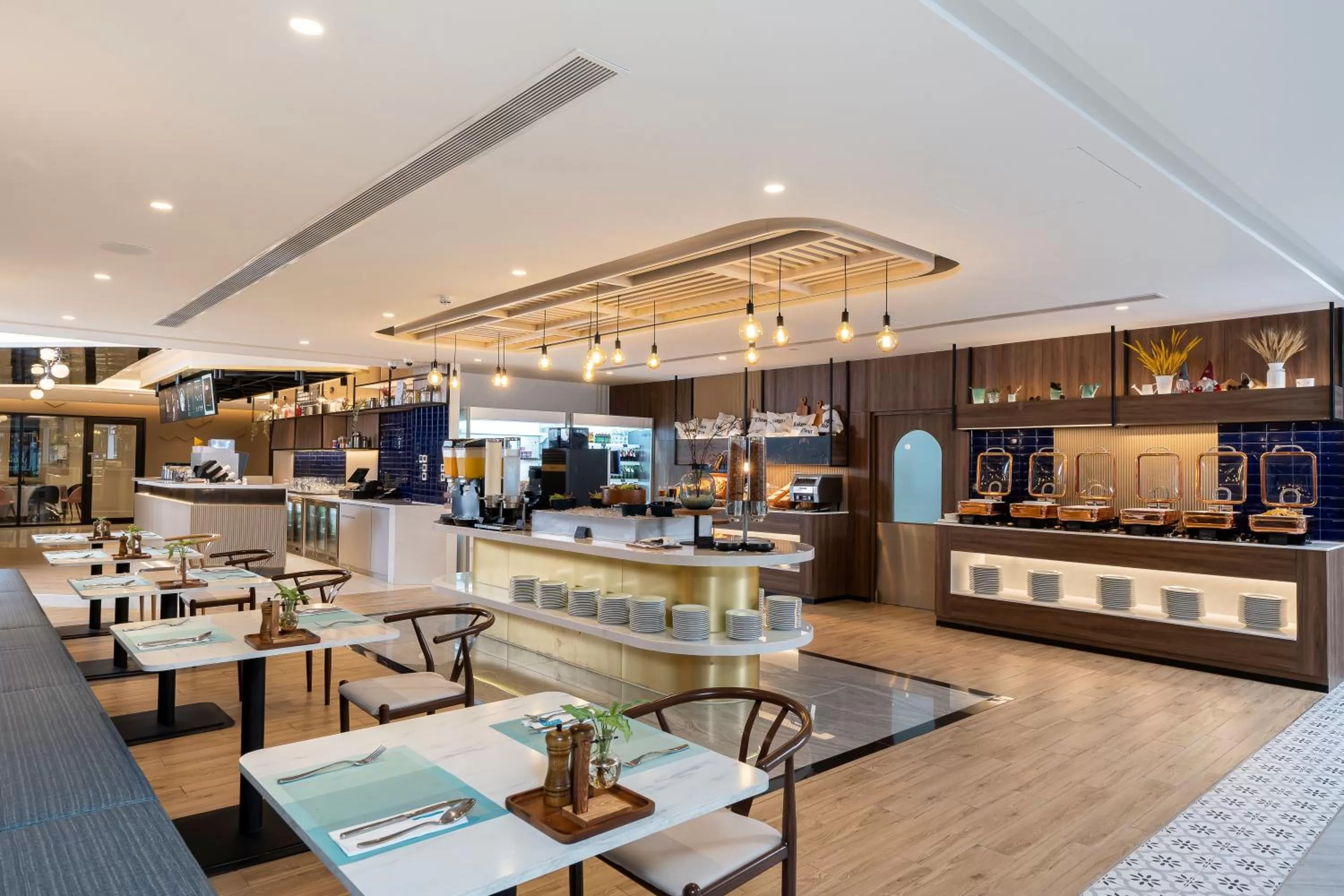 Restaurant/places to eat in Centara Life Hotel Bangkok Phra Nakhon