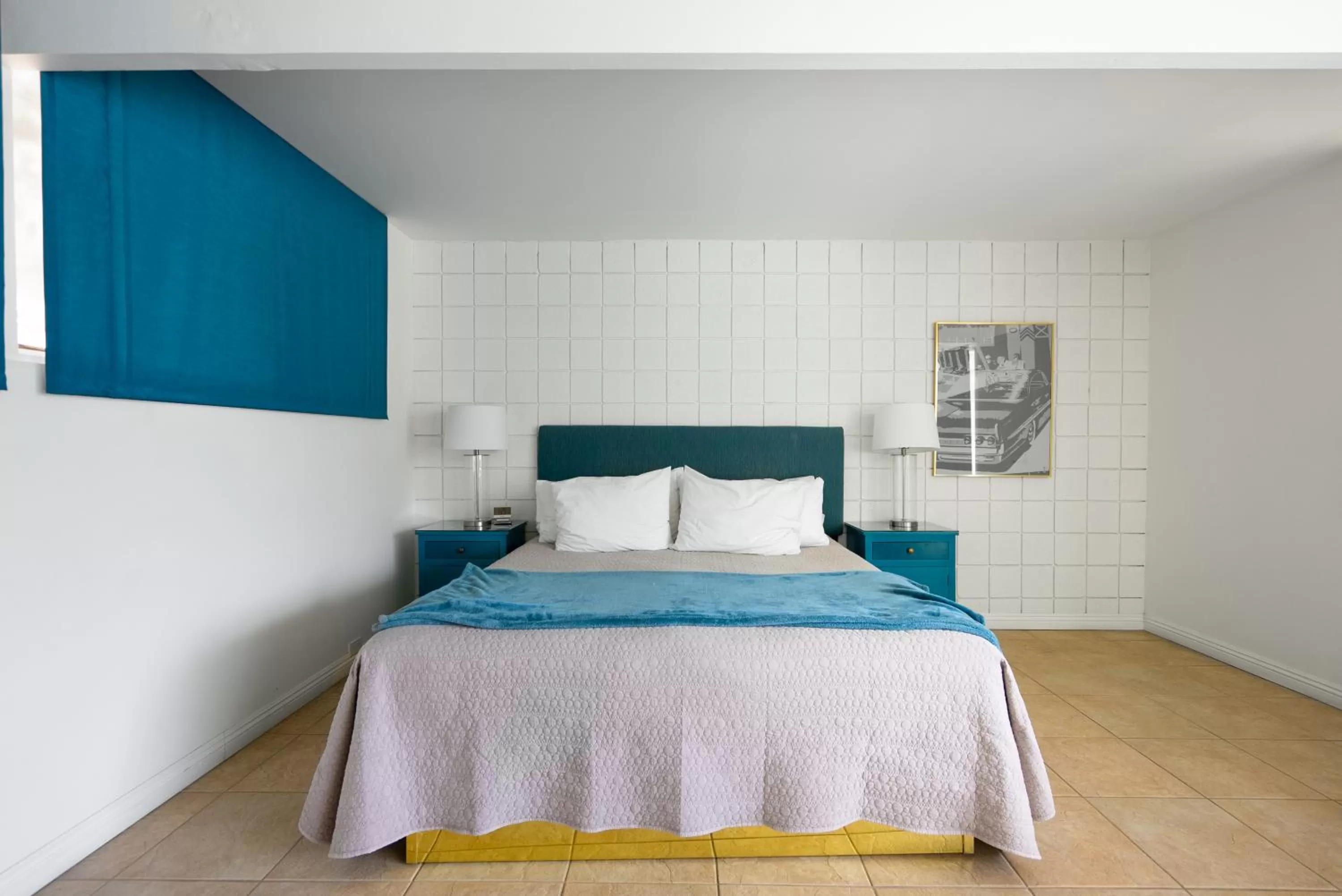 Bed in The Monkey Tree Hotel by AvantStay