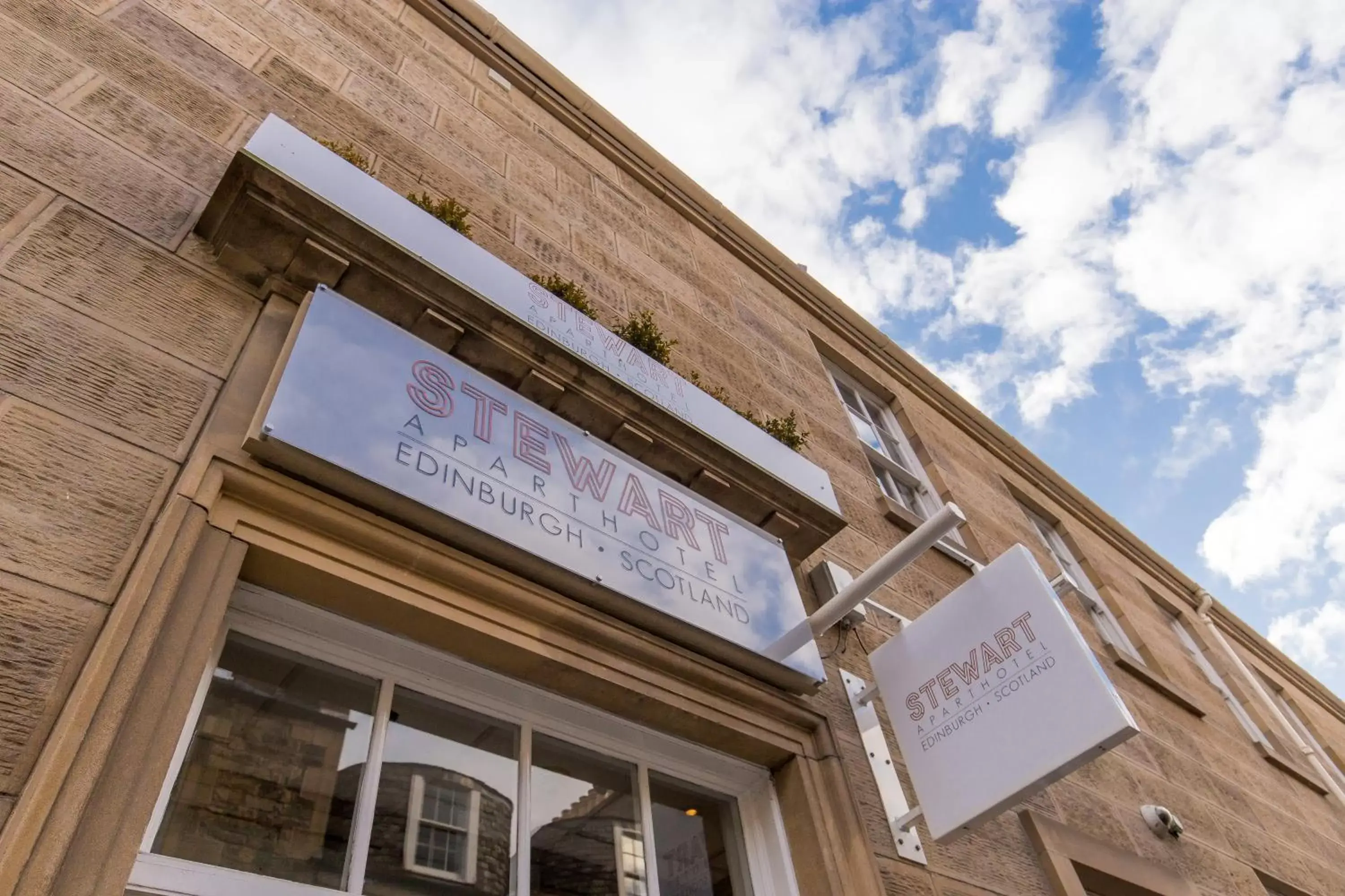 Property building in Stewart by Heeton Concept - Aparthotel Edinburgh Property building in Stewart by Heeton Concept - Aparthotel Edinburgh