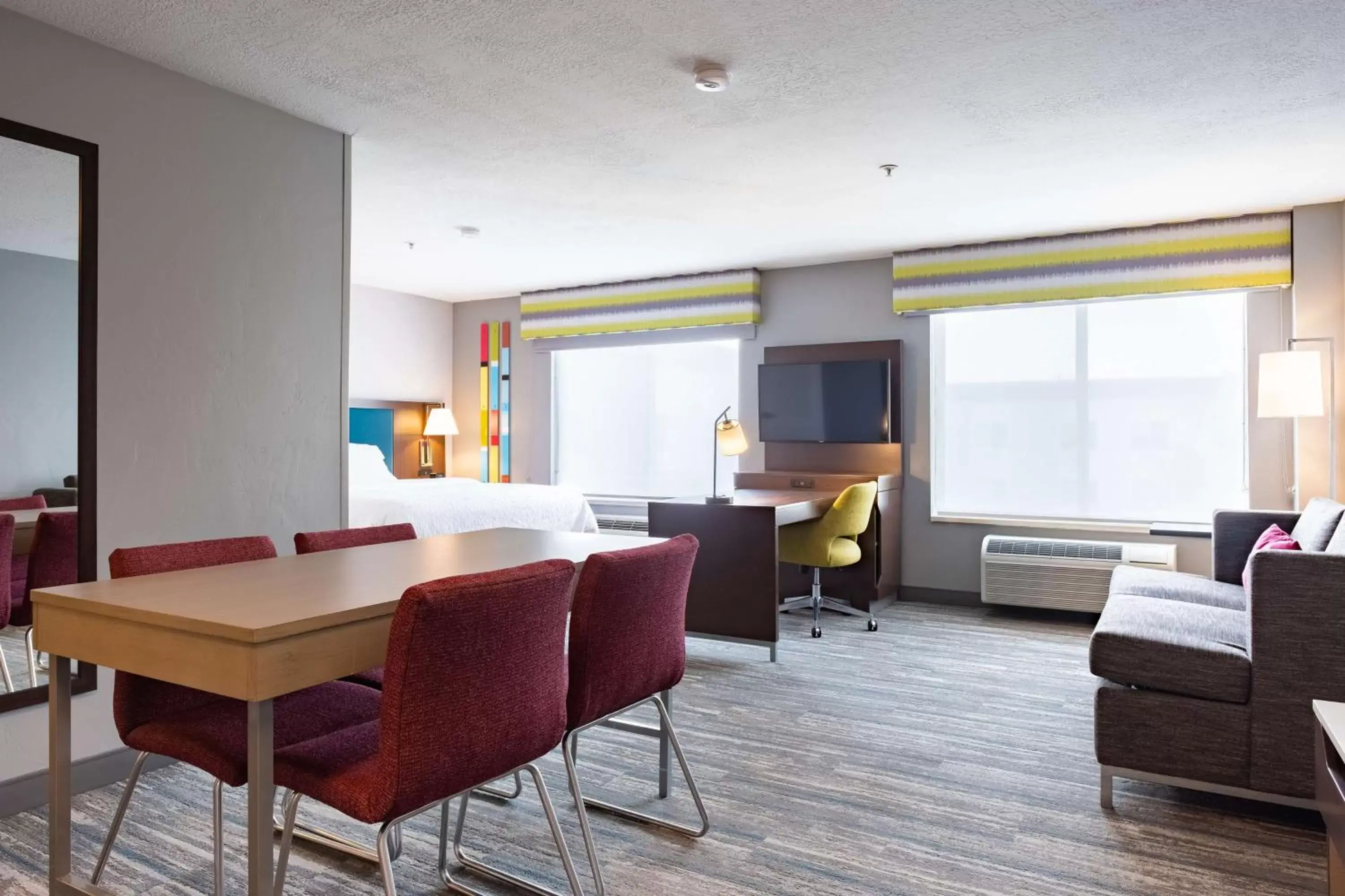 Bedroom, Dining Area in Hampton Inn & Suites Salt Lake City Airport