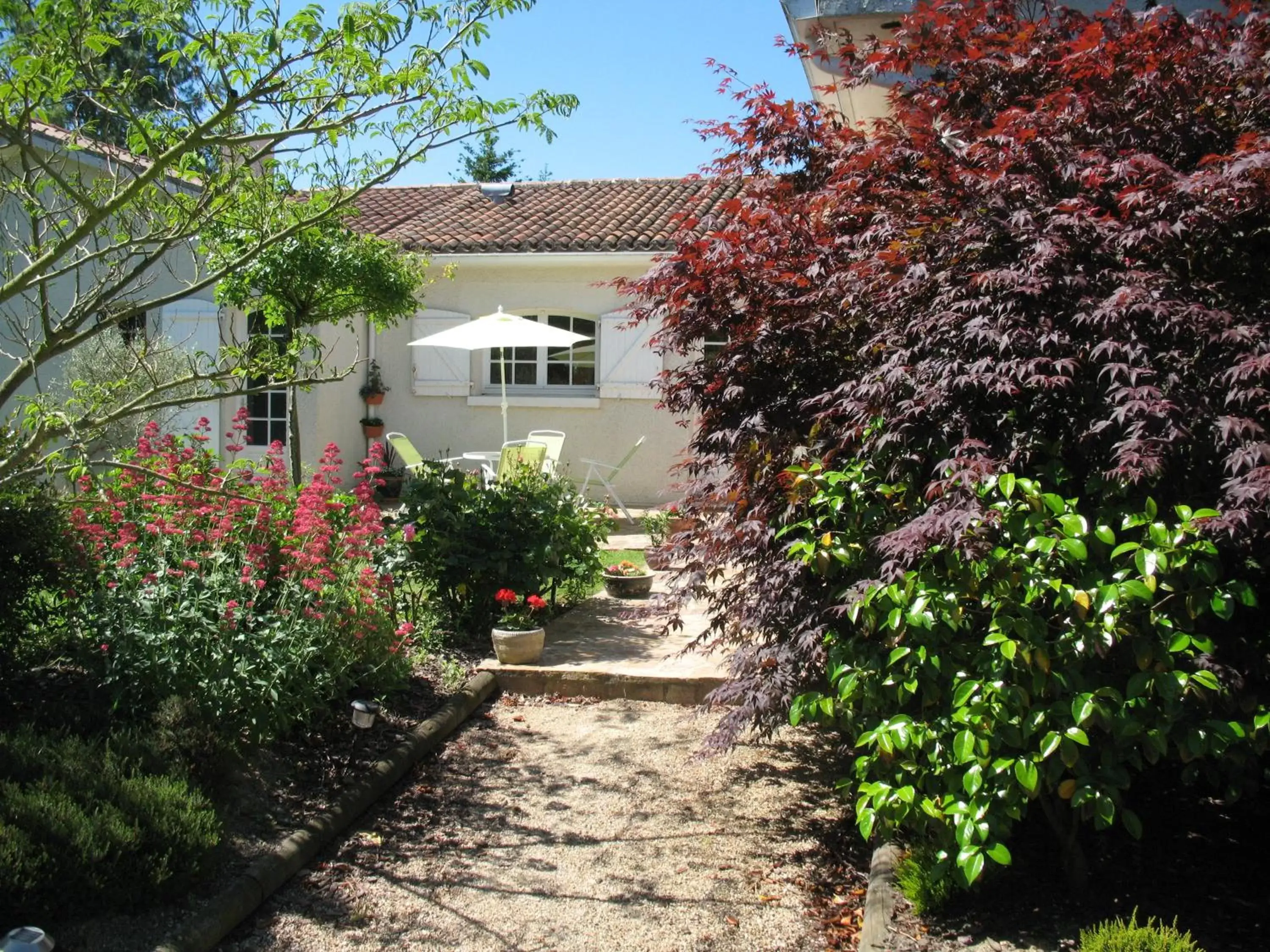 Summer, Property Building in Chambres d'Hôtes Le Mûrier