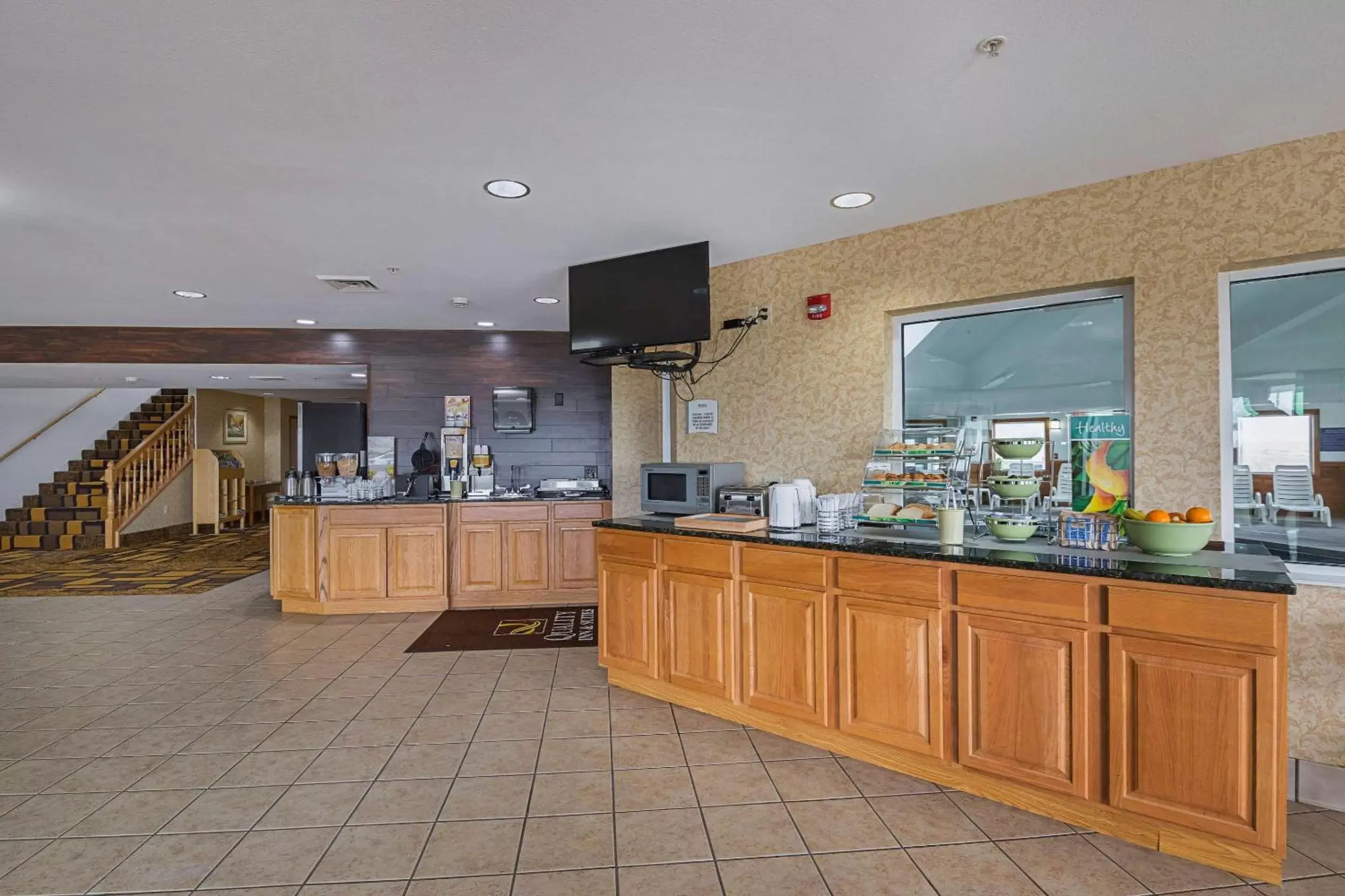 Restaurant/Places to Eat in Quality Inn & Suites Belmont Route 151