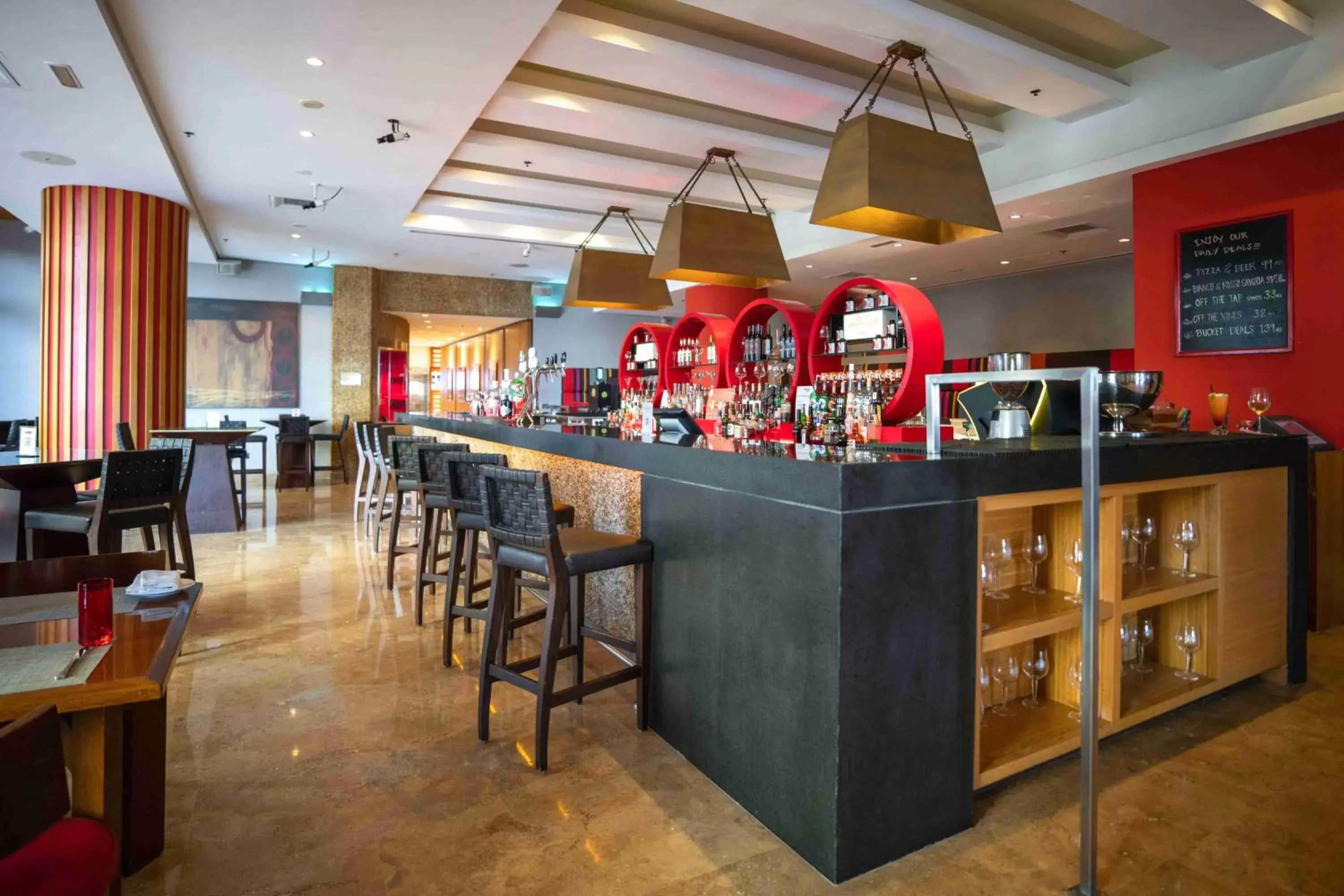 Restaurant/places to eat, Lounge/Bar in Amwaj Rotana, Jumeirah Beach - Dubai