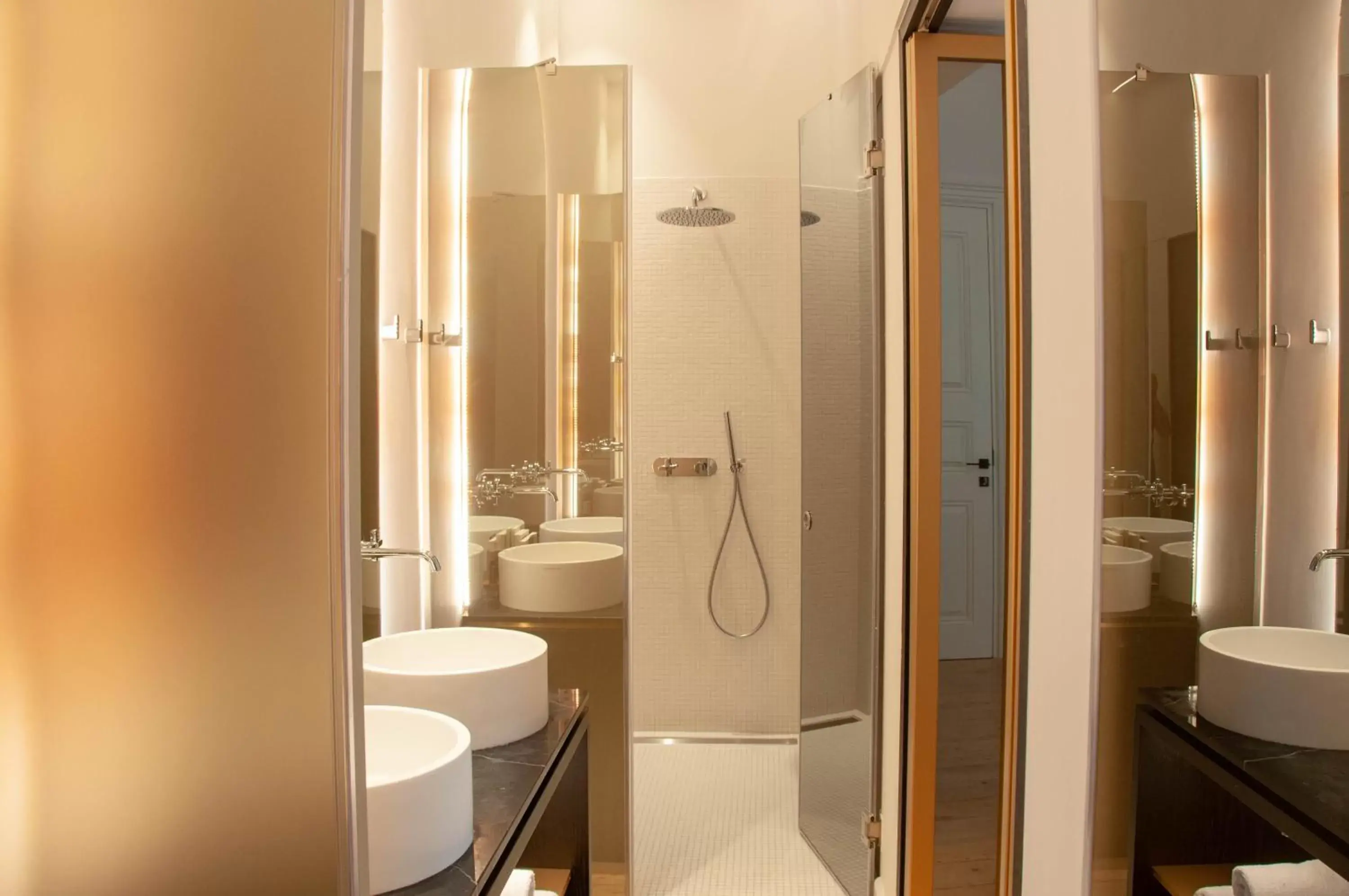 Shower, Bathroom in S Paul City Hotel